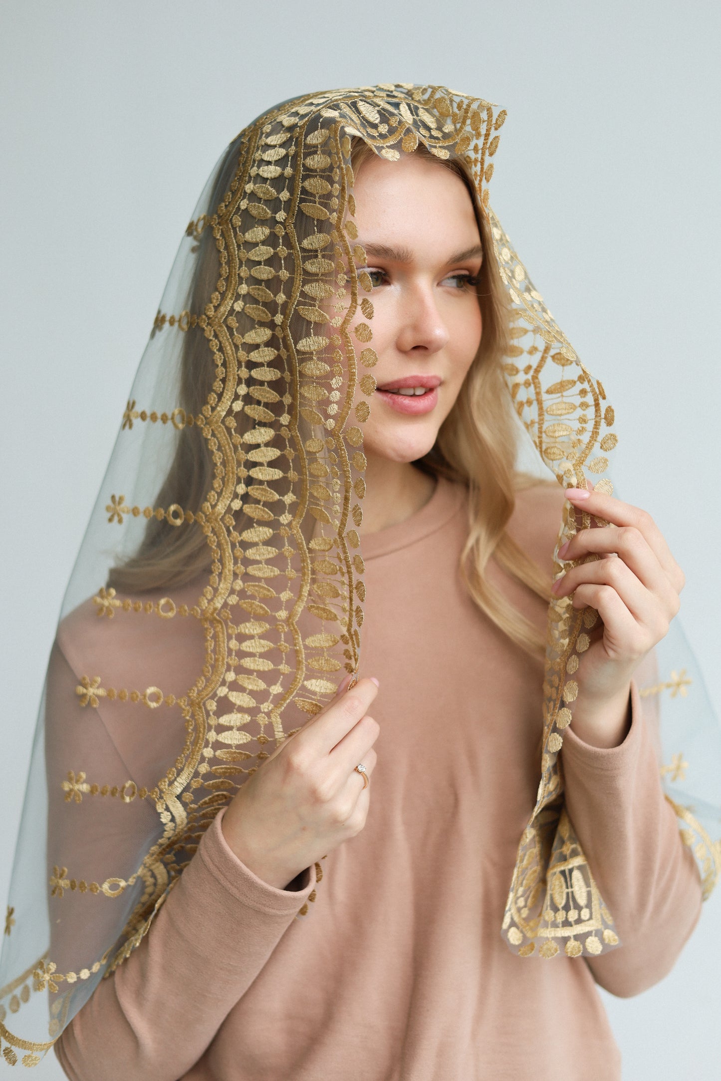 VEIL WITH SACRED HEART EMBROIDERY