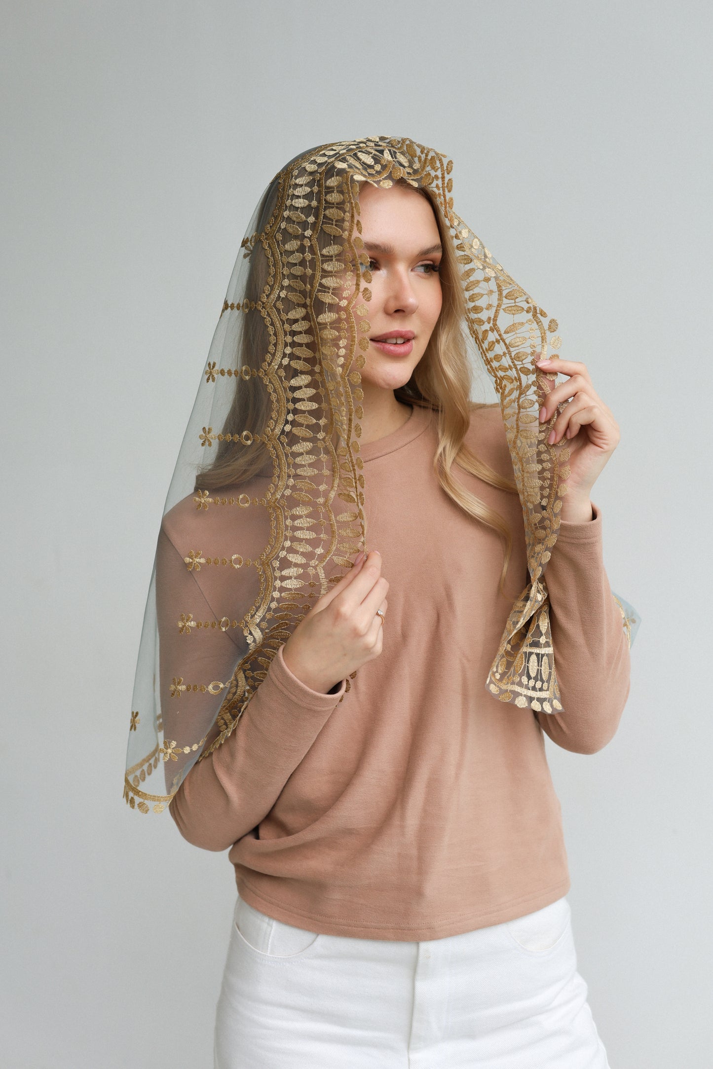 VEIL WITH SACRED HEART EMBROIDERY