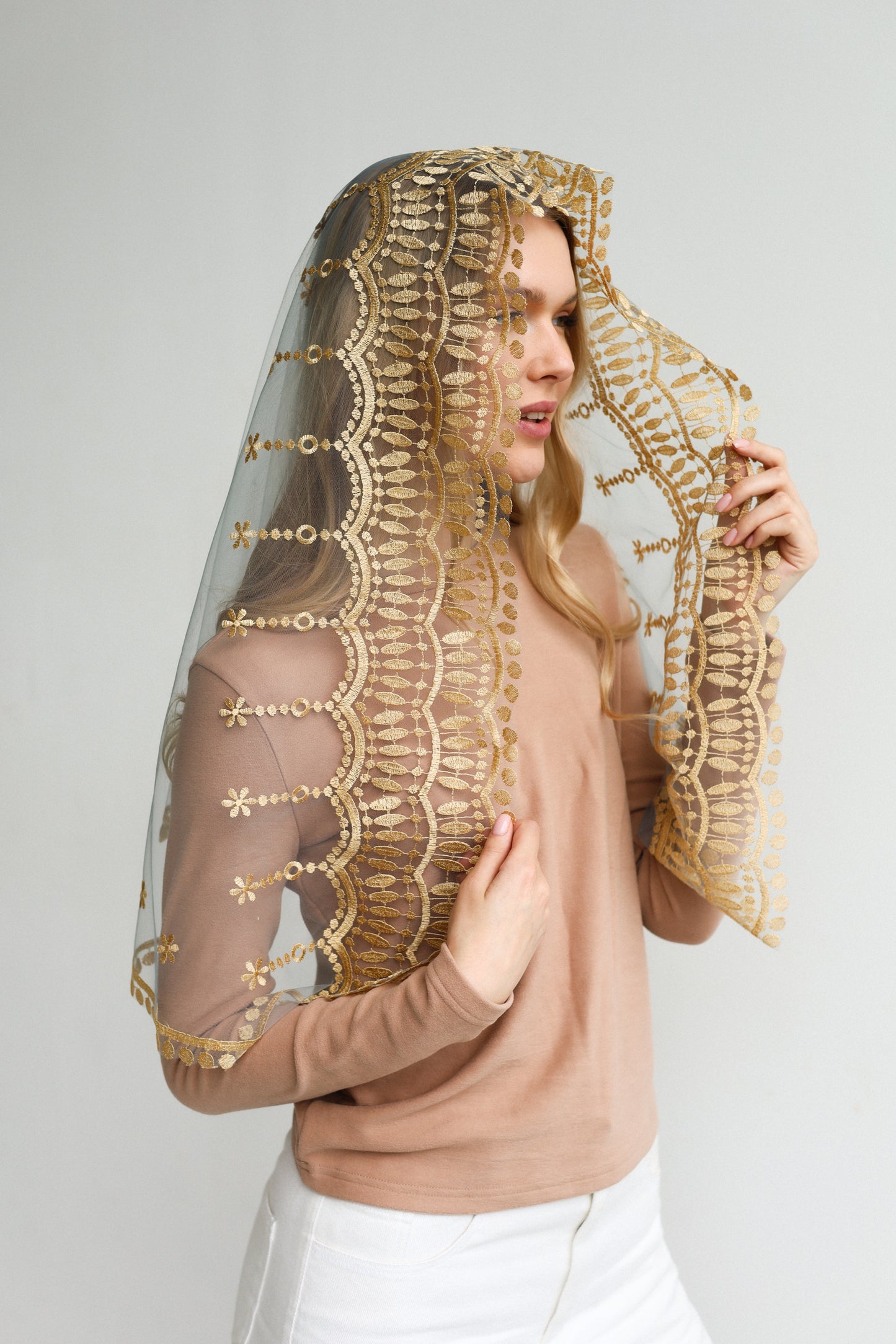 VEIL WITH SACRED HEART EMBROIDERY