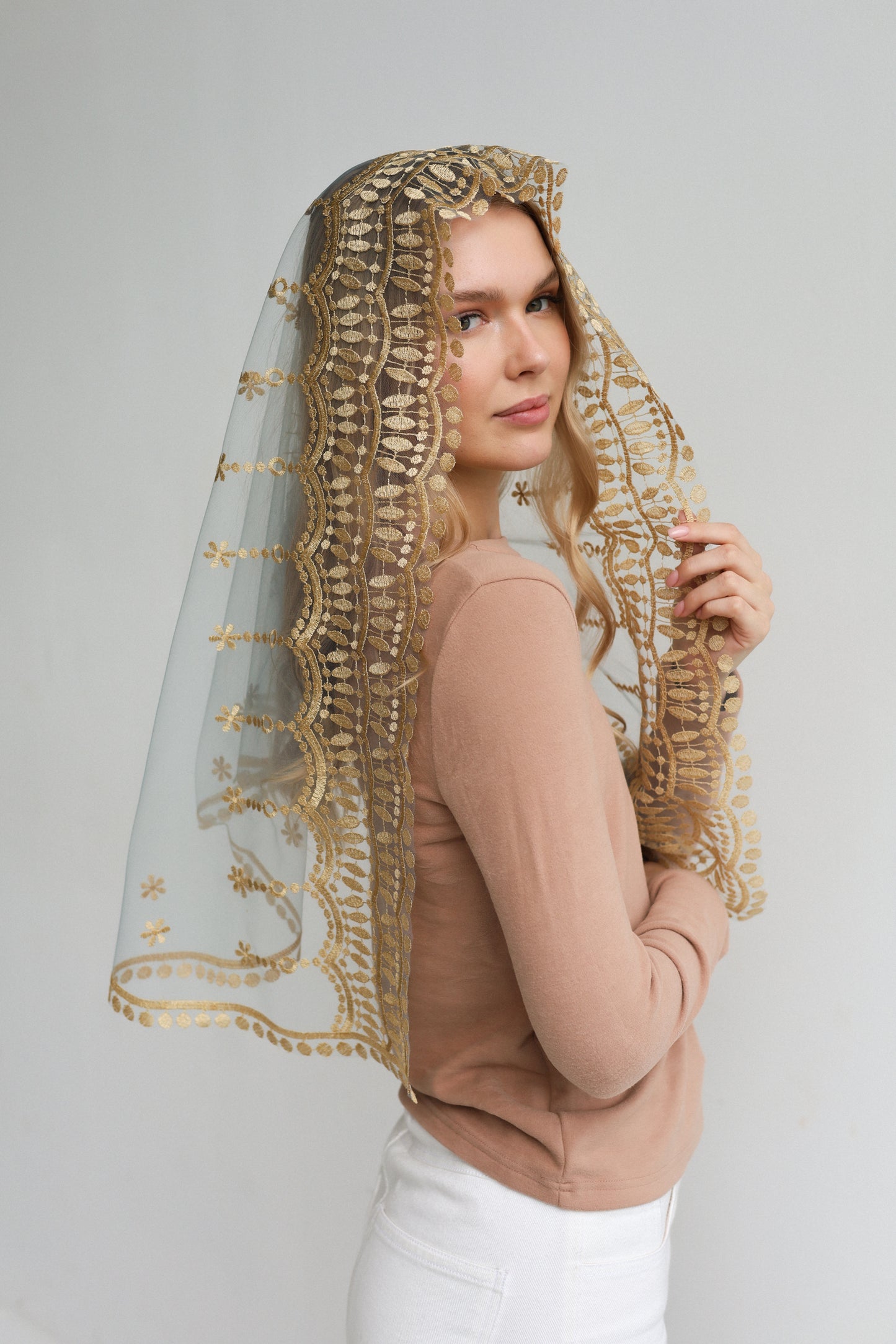VEIL WITH SACRED HEART EMBROIDERY