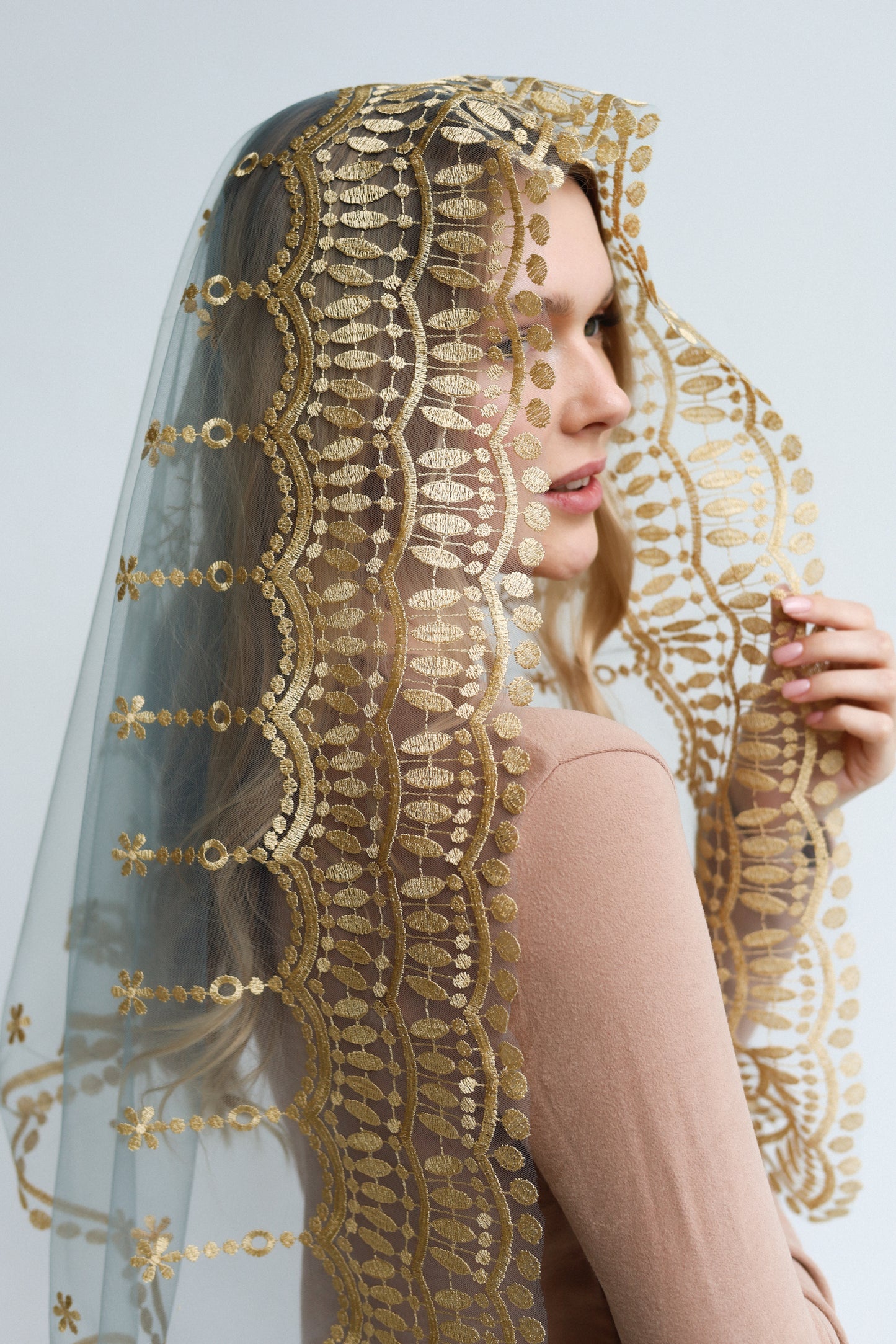 VEIL WITH SACRED HEART EMBROIDERY