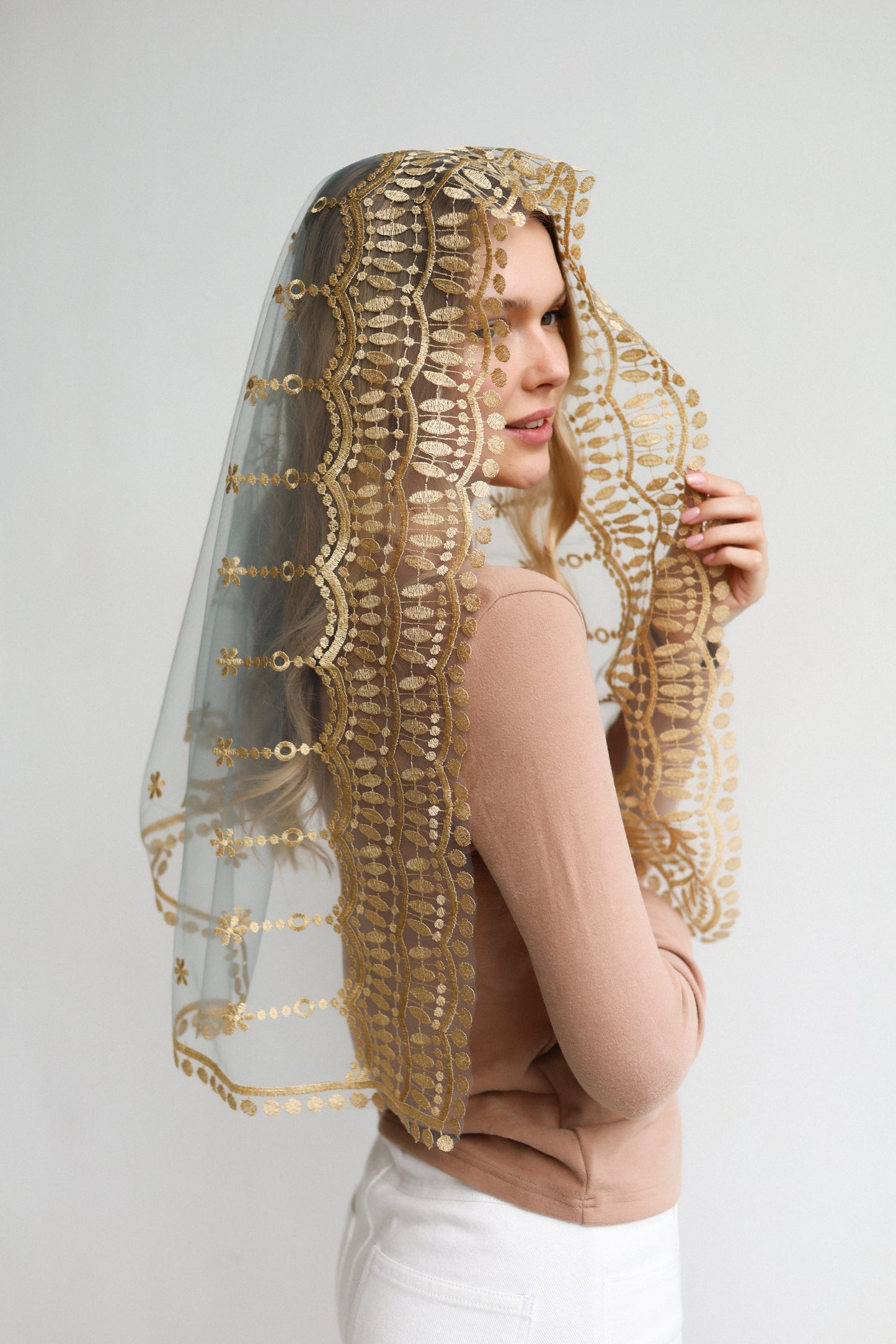 VEIL WITH SACRED HEART EMBROIDERY