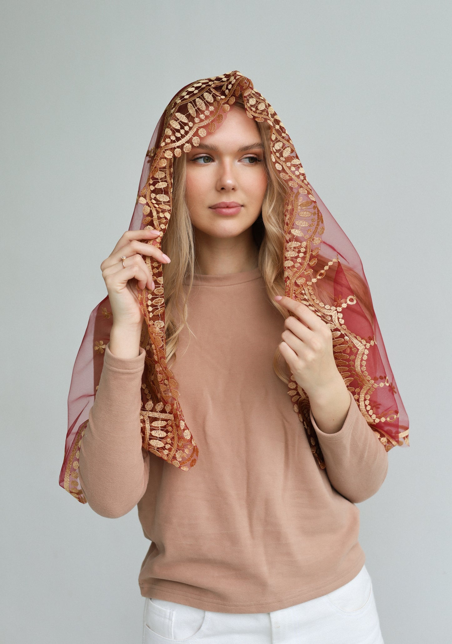 BUDGUNDY VEIL WITH HEART