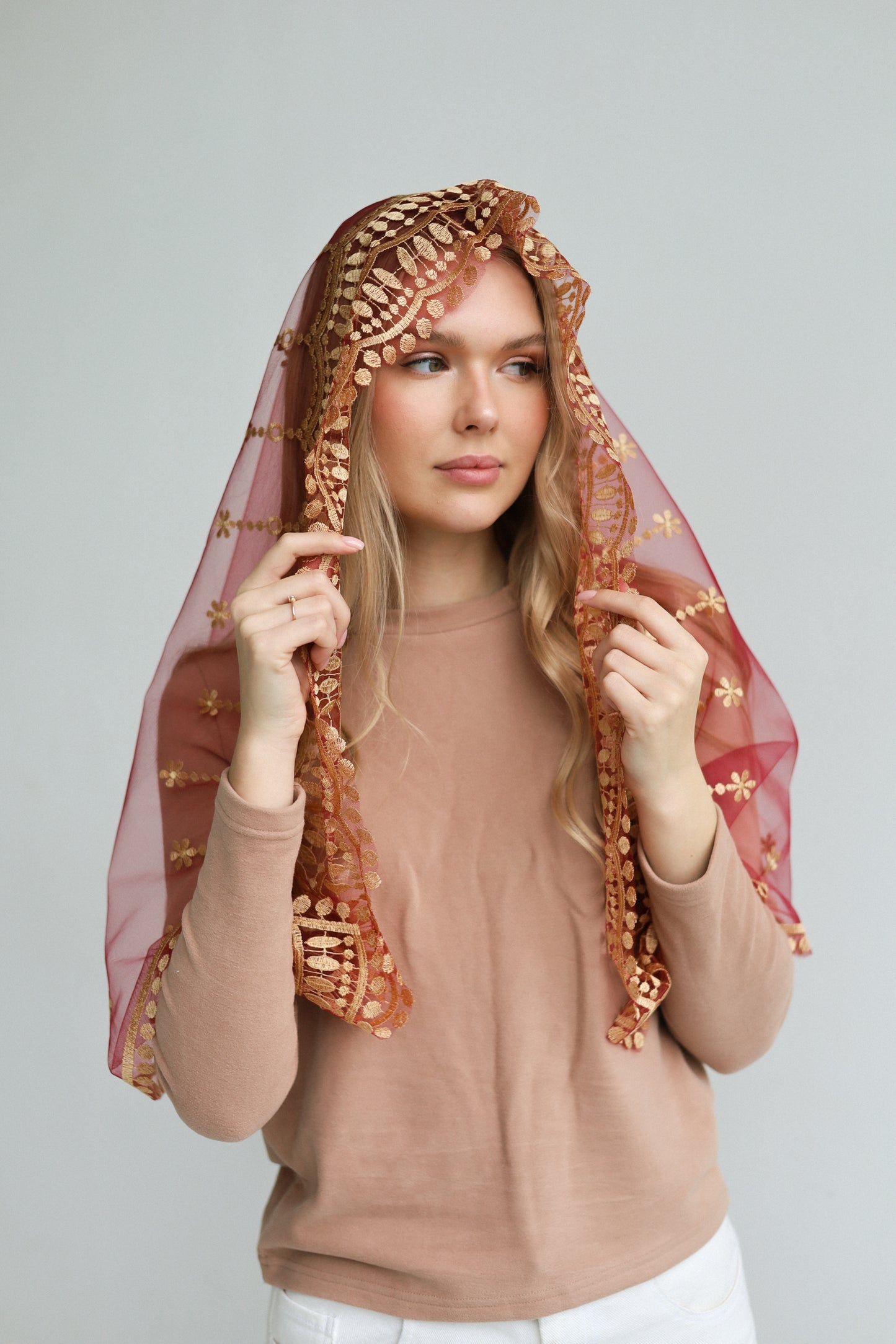 BUDGUNDY VEIL WITH HEART