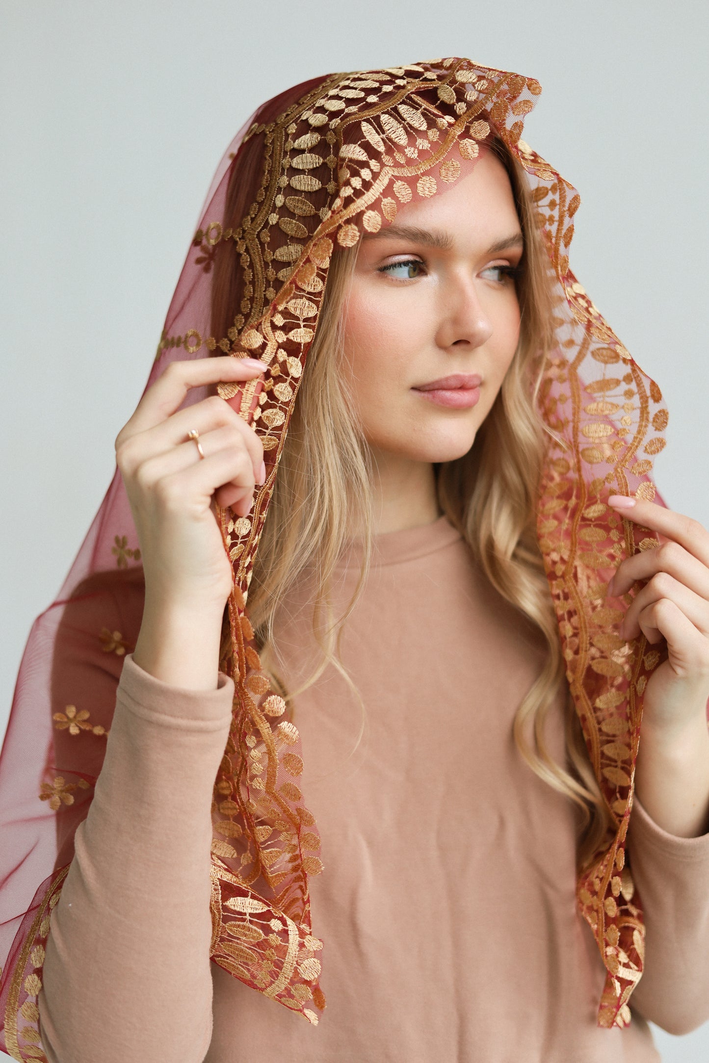 BUDGUNDY VEIL WITH HEART