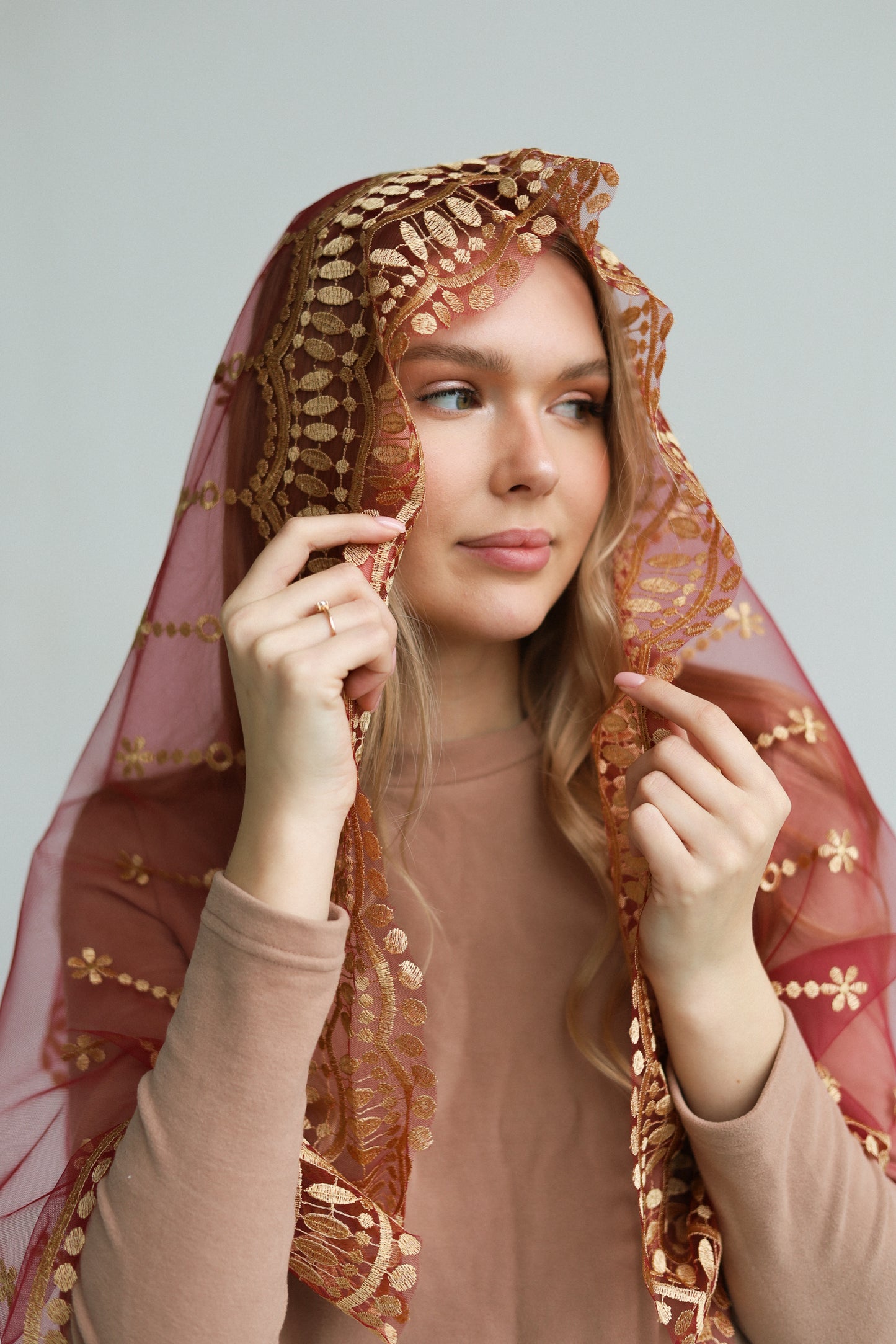 BUDGUNDY VEIL WITH HEART