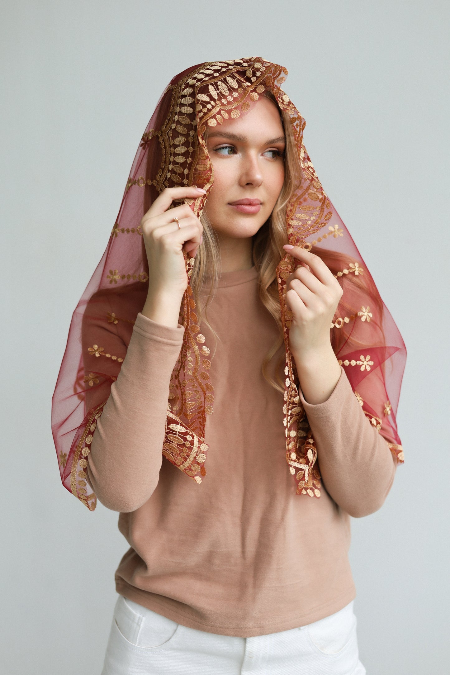 BUDGUNDY VEIL WITH HEART
