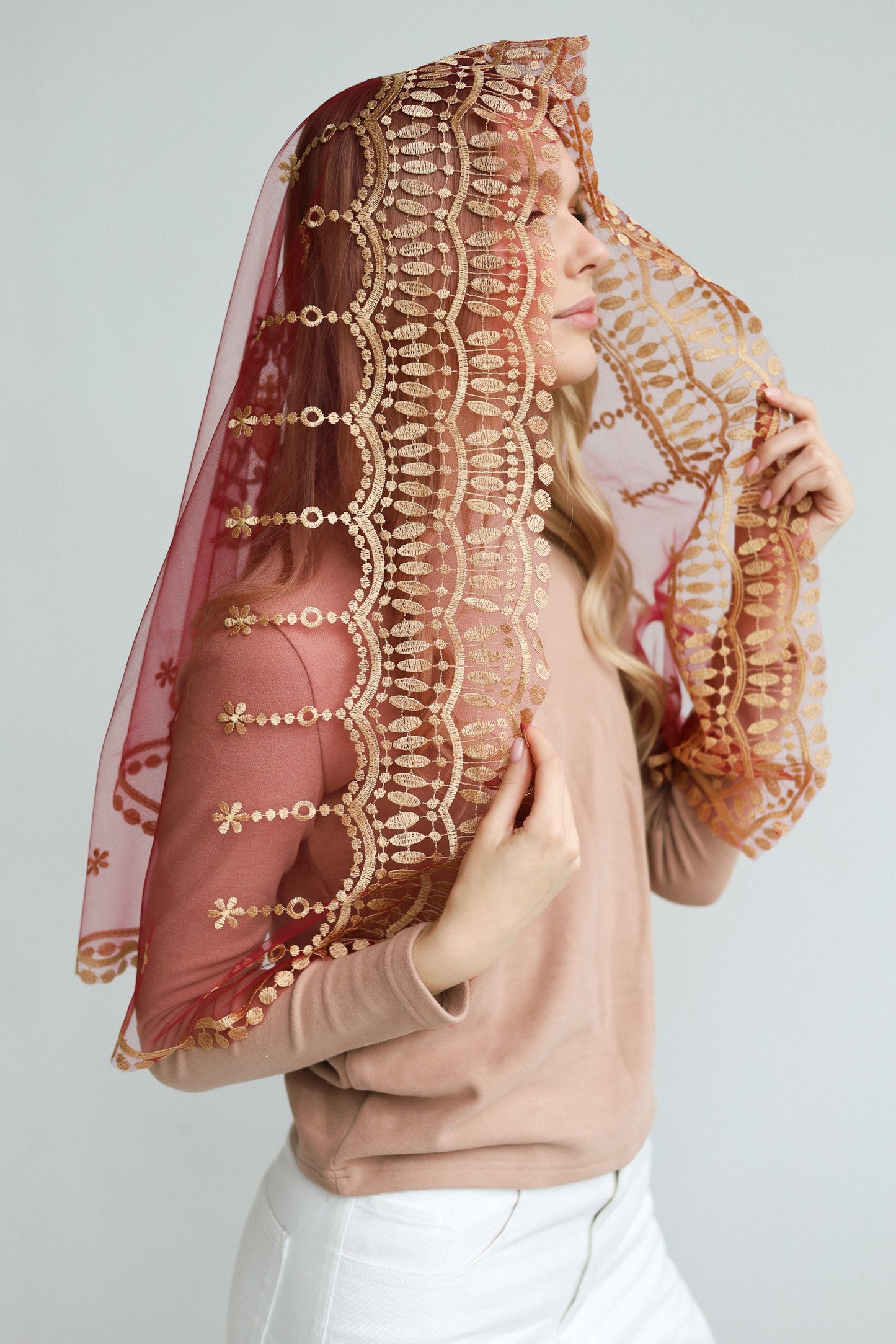 BUDGUNDY VEIL WITH HEART