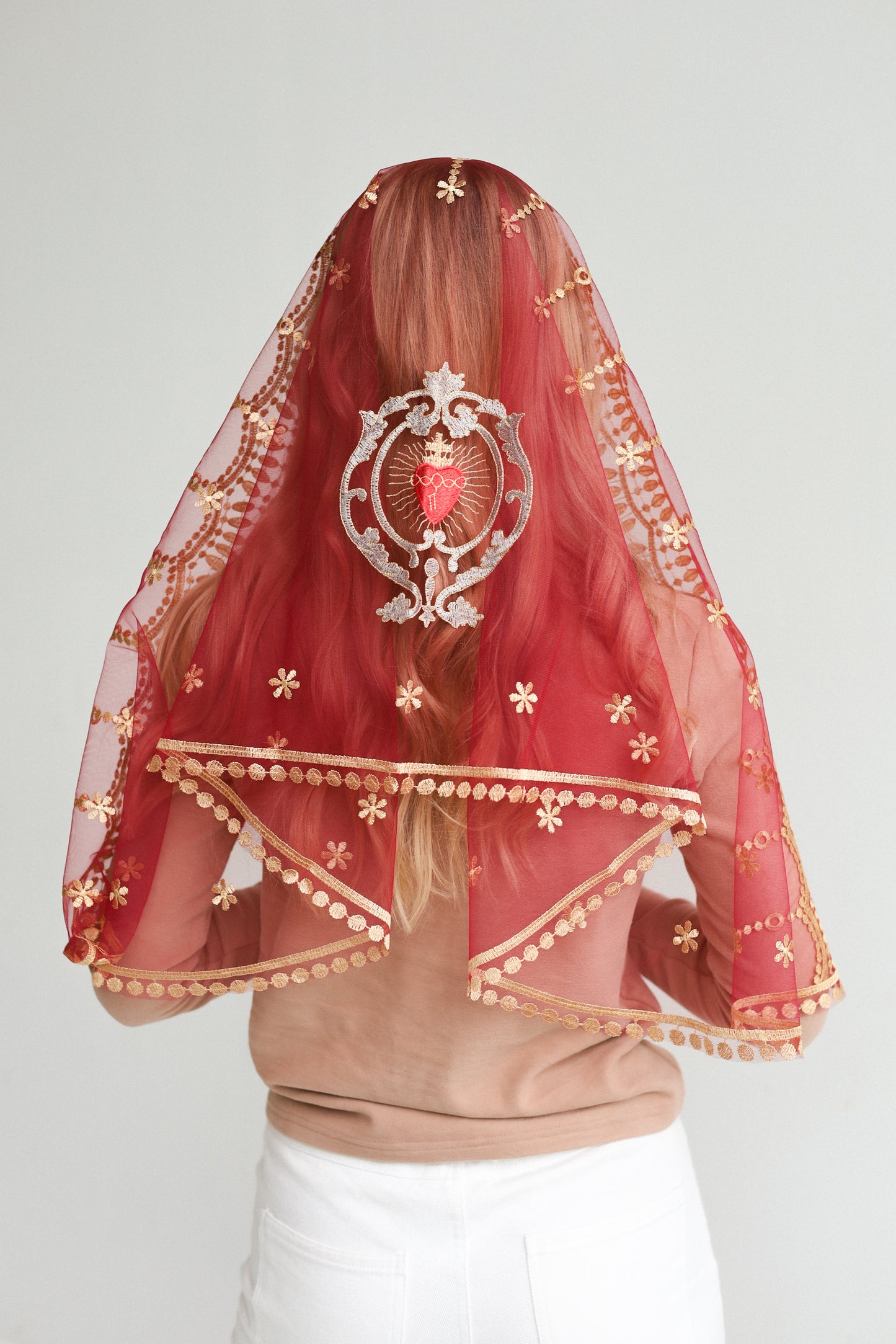 BUDGUNDY VEIL WITH HEART