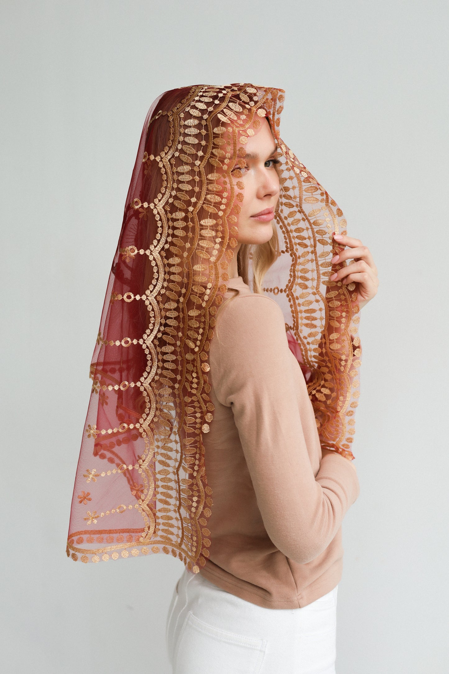 BUDGUNDY VEIL WITH HEART
