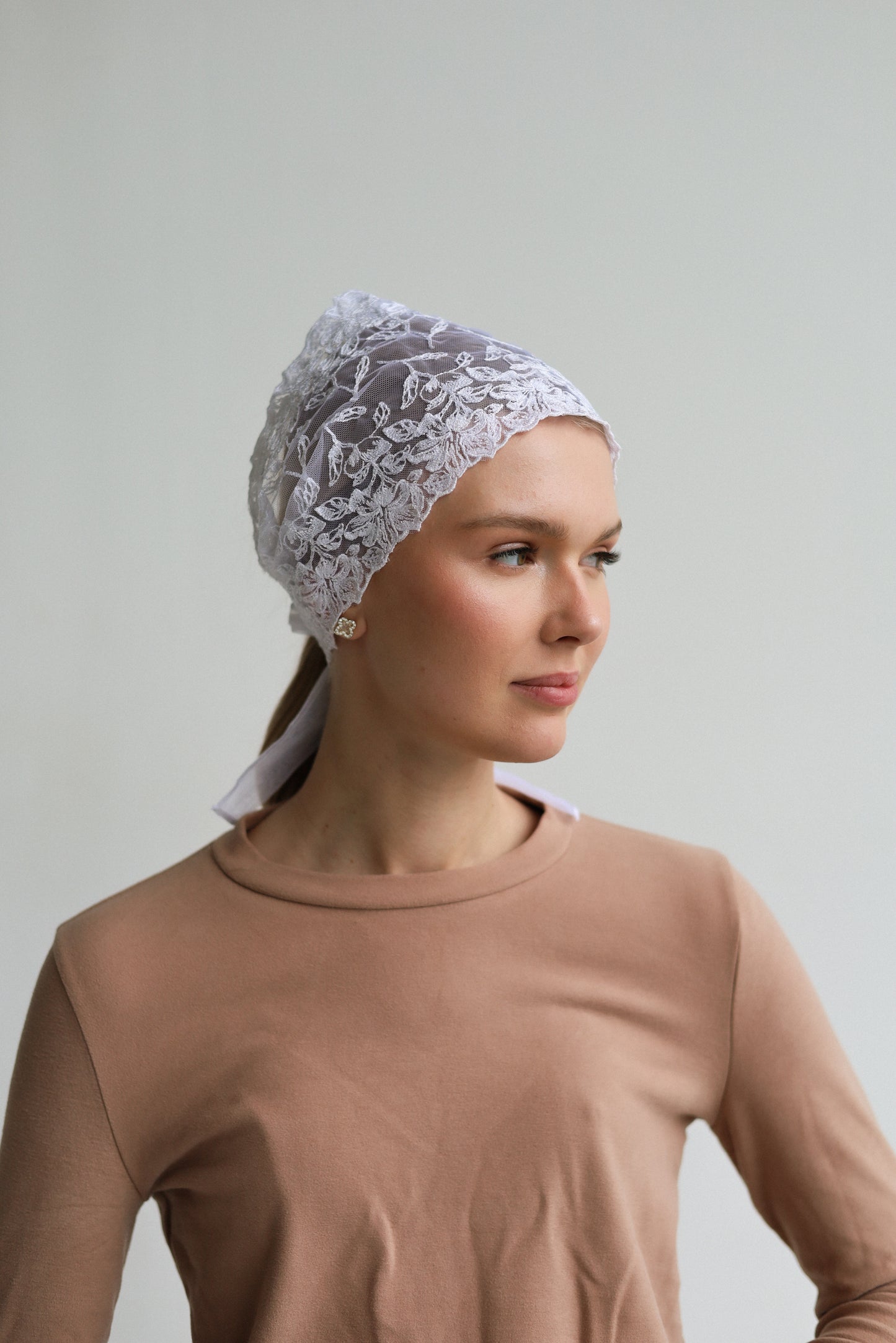 WHITE FLORAL HEAD BAND