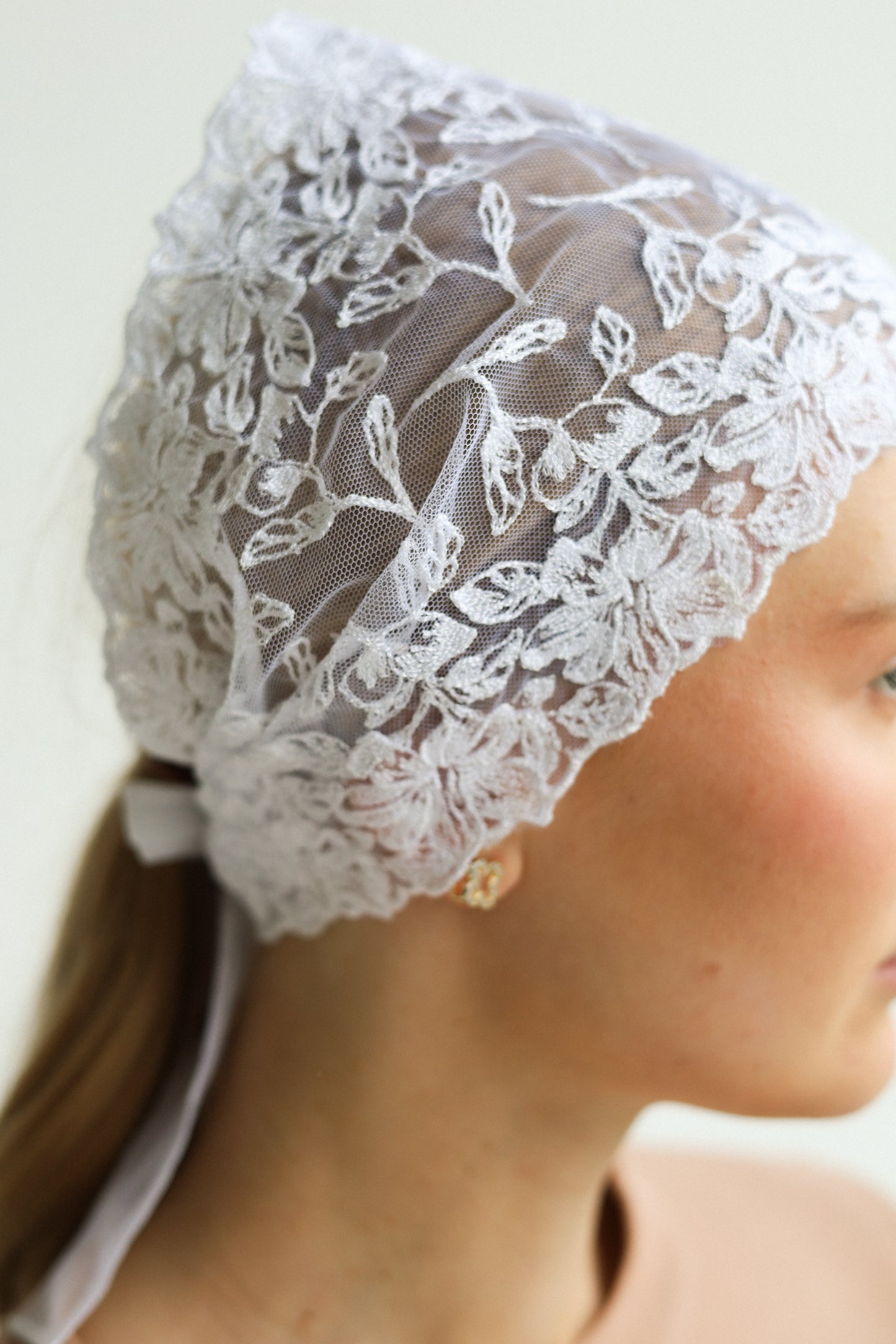 WHITE FLORAL HEAD BAND
