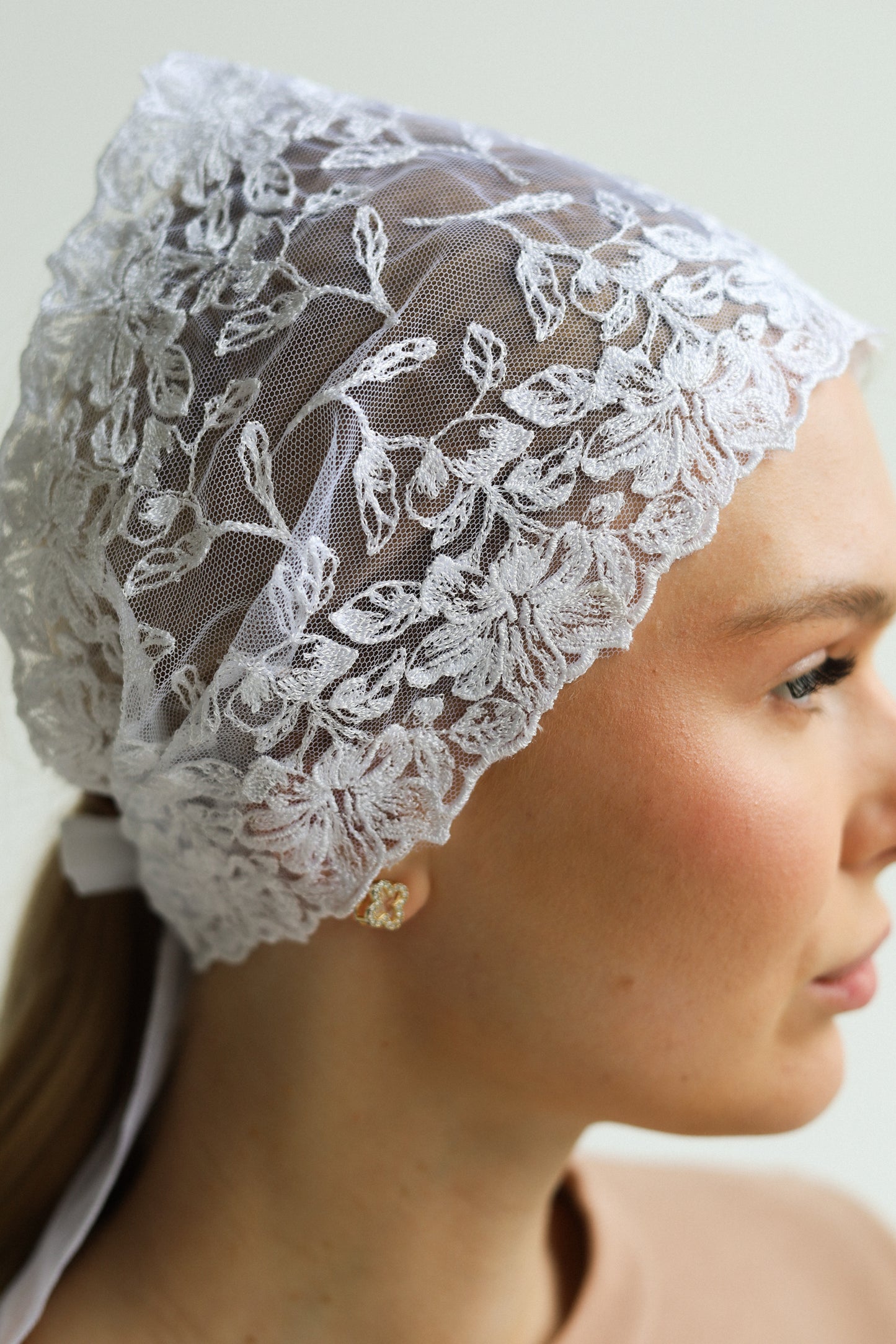 WHITE FLORAL HEAD BAND