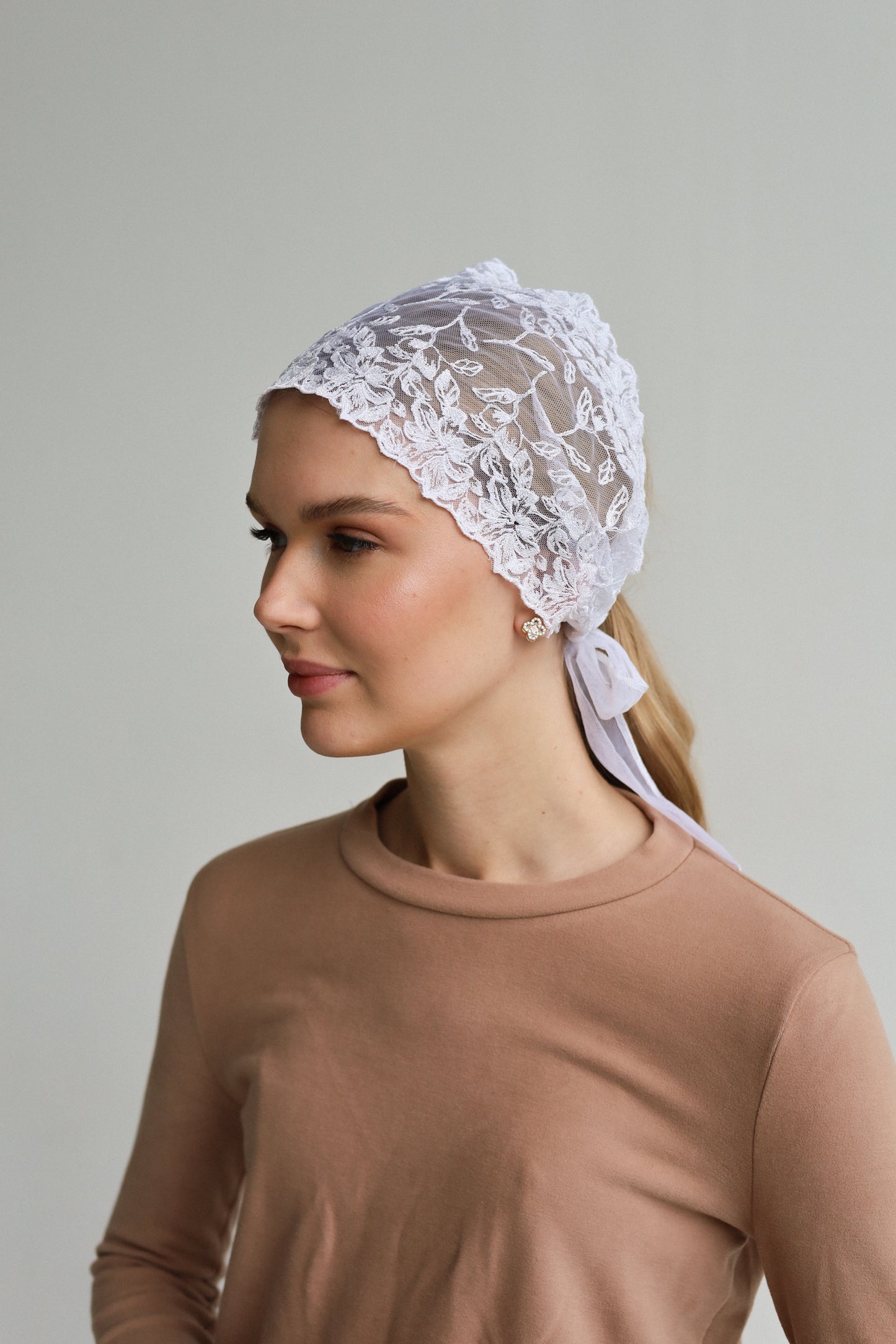 WHITE FLORAL HEAD BAND