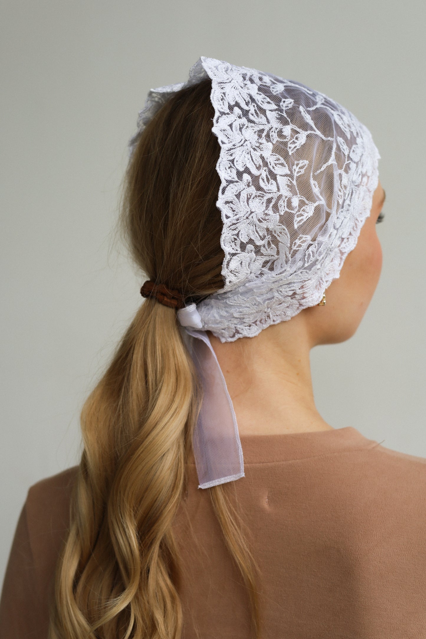 WHITE FLORAL HEAD BAND