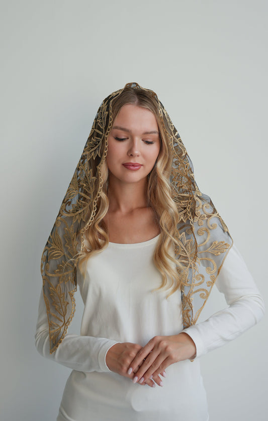 TRIANGLE GOLD LACE VEIL