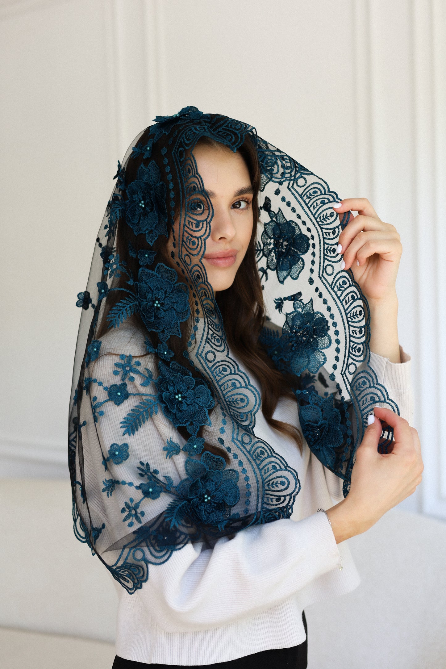 NEW 3D EMERALD MANTILLA