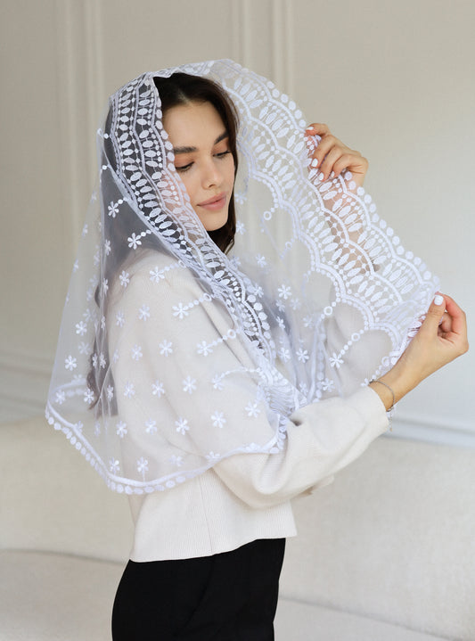 LONG WHITE MANTILLA