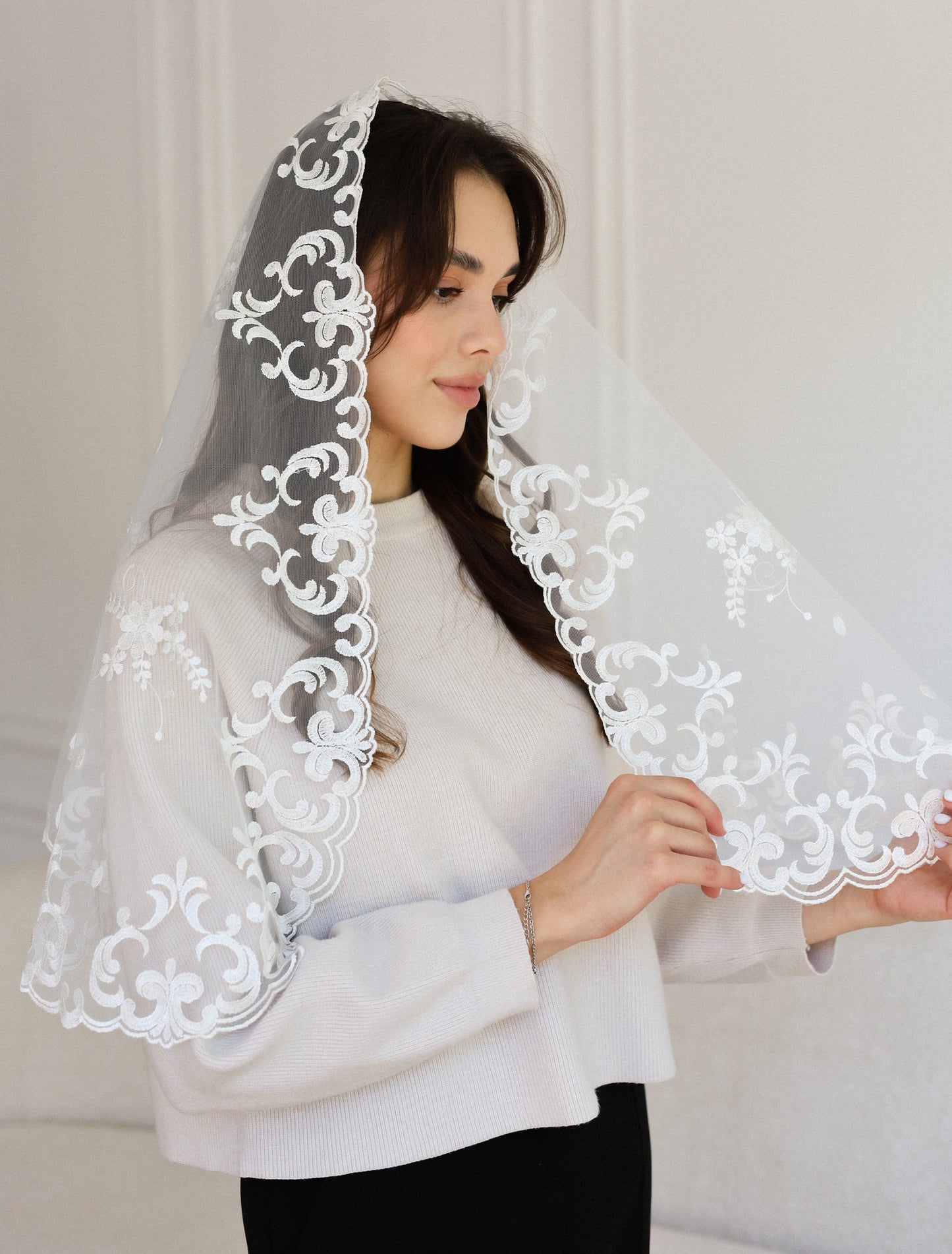 IVORY LONG MANTILLA