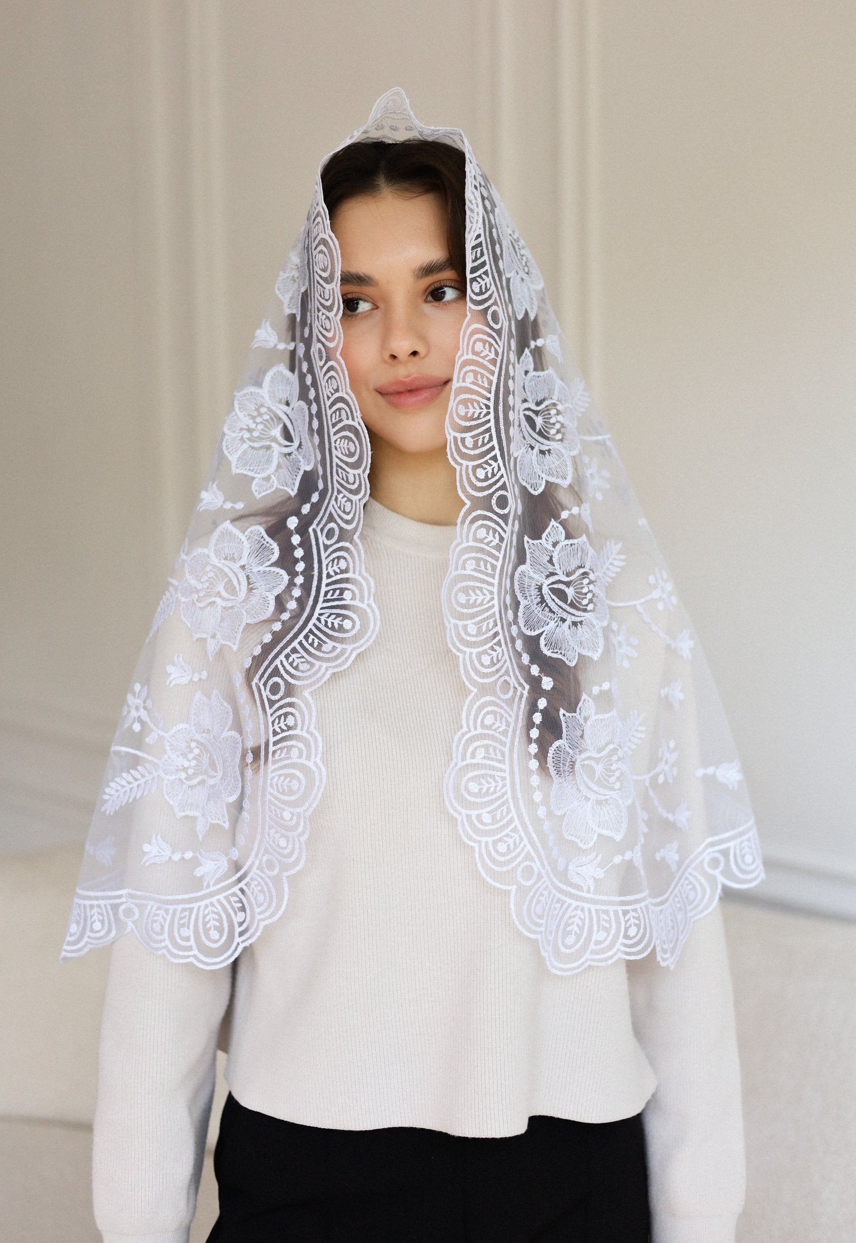 LONG WHITE MANTILLA - MariaVeils