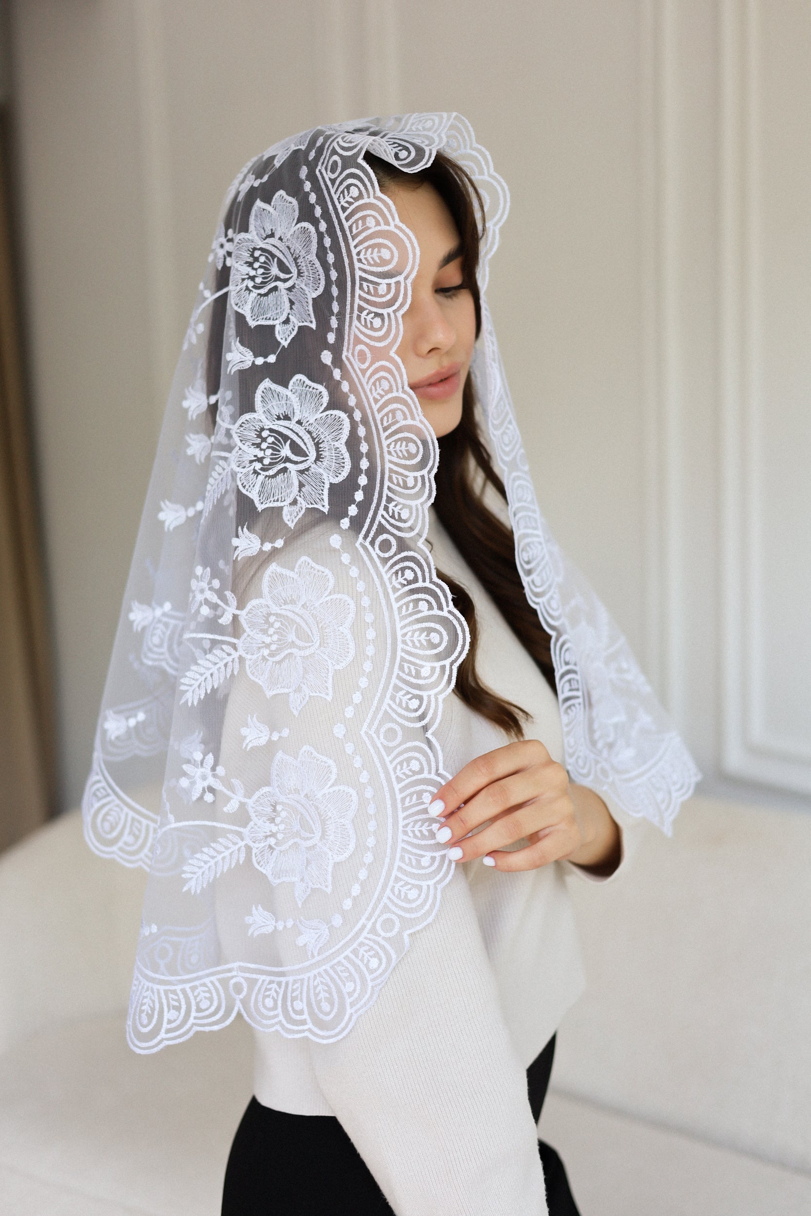 LONG WHITE MANTILLA - MariaVeils