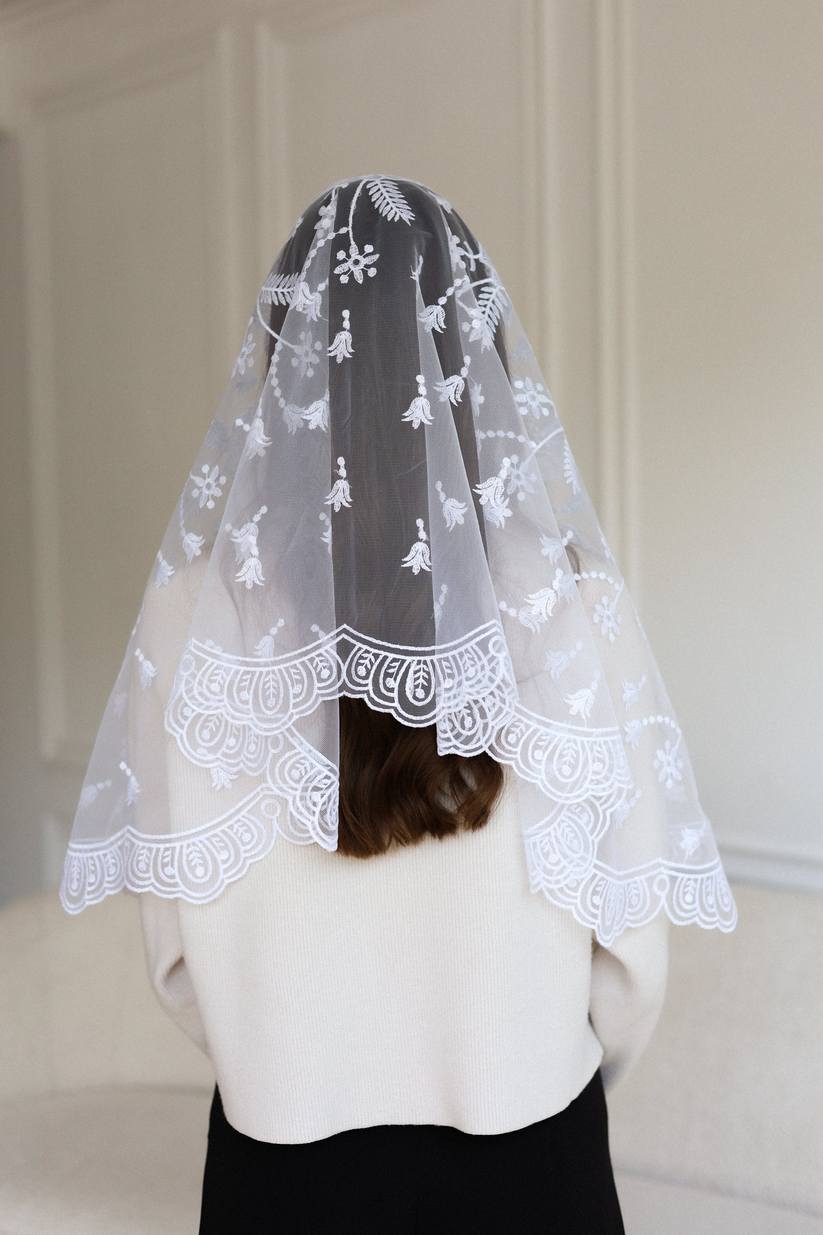 LONG WHITE MANTILLA - MariaVeils