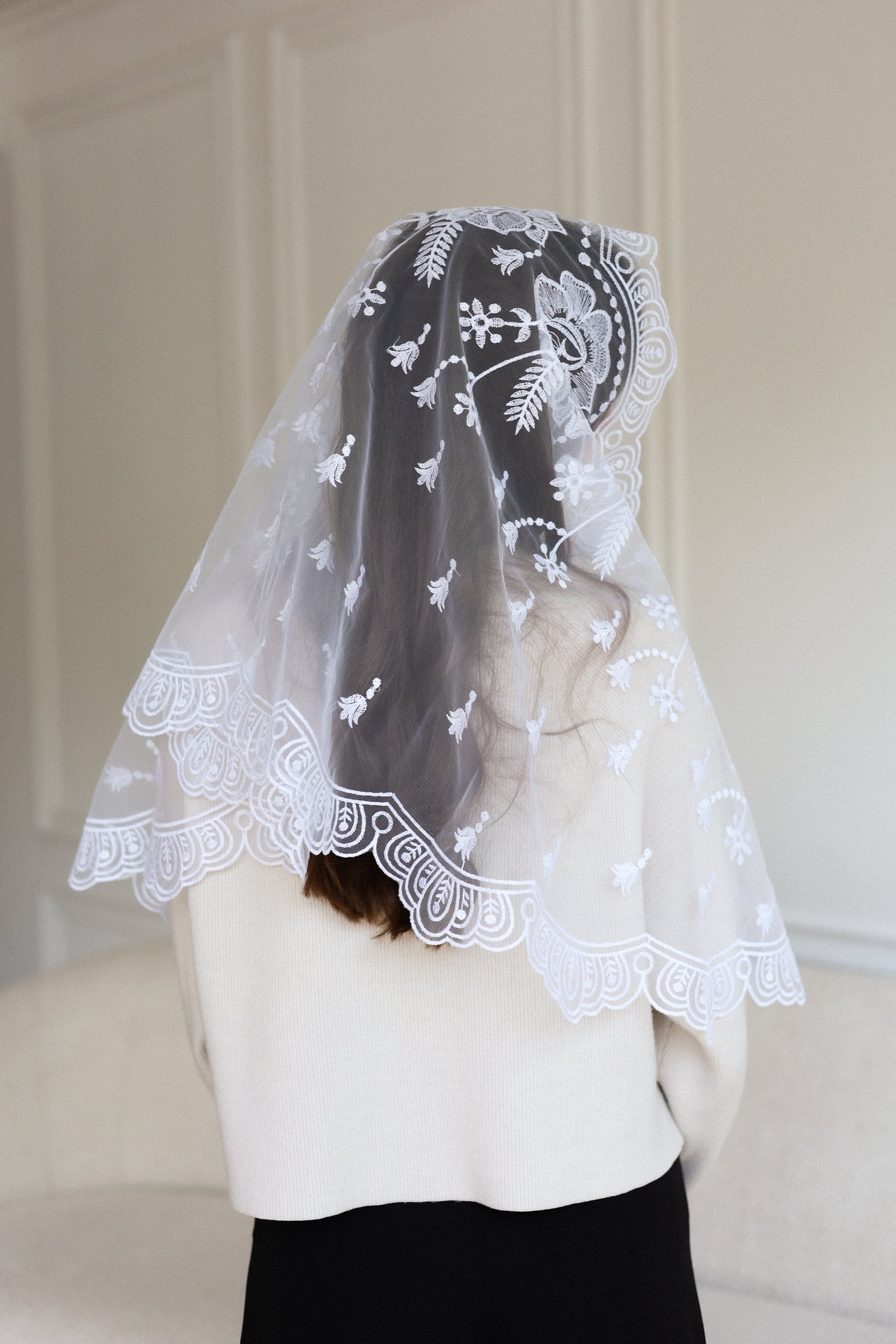 LONG WHITE MANTILLA - MariaVeils