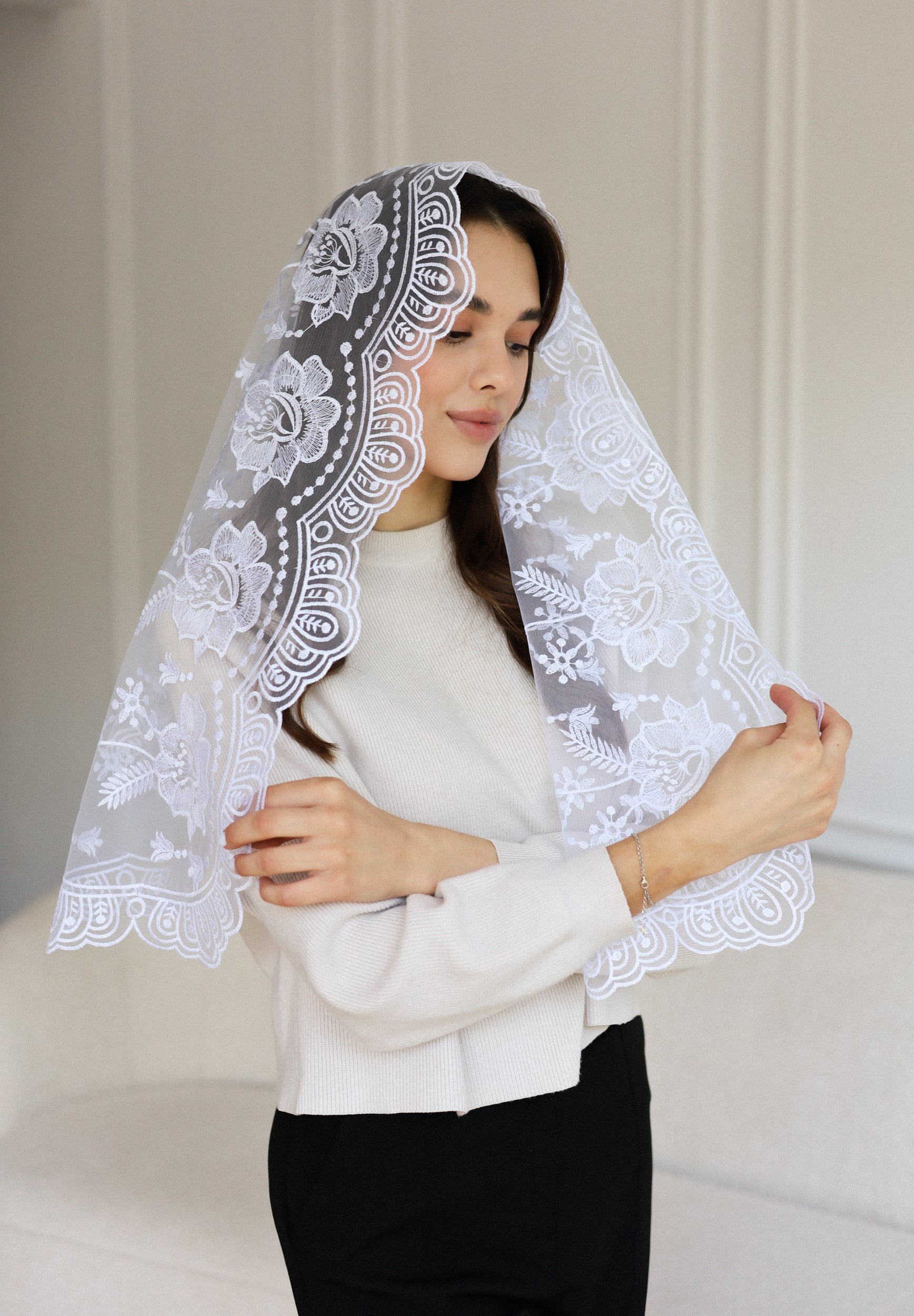 LONG WHITE MANTILLA - MariaVeils