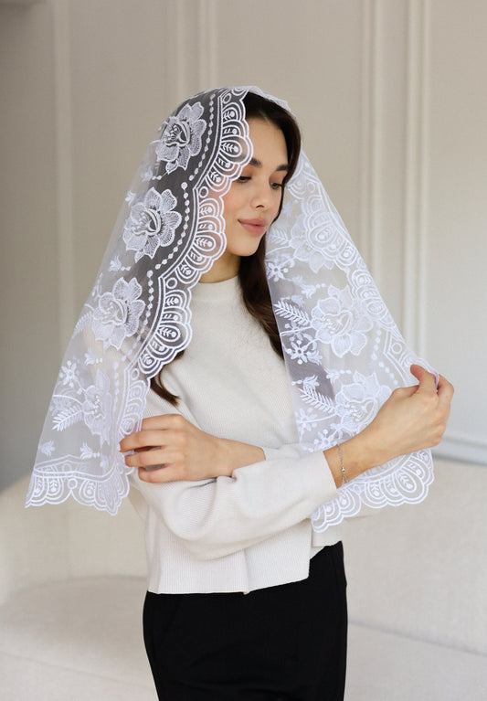 LONG WHITE MANTILLA - MariaVeils