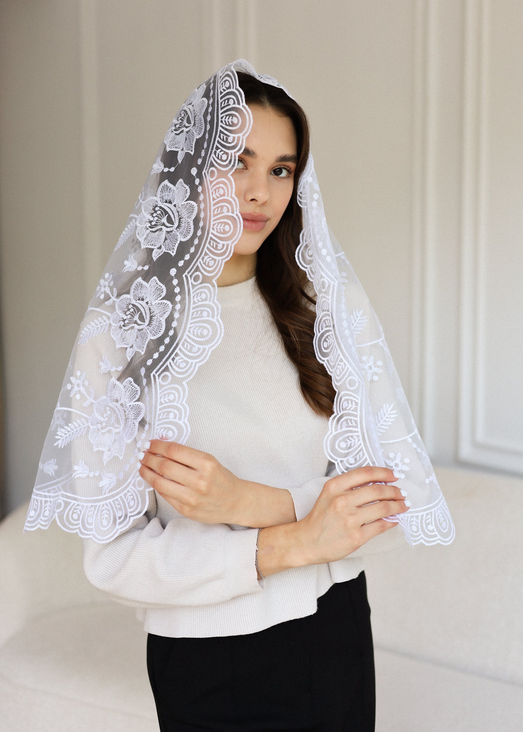 LONG WHITE MANTILLA - MariaVeils
