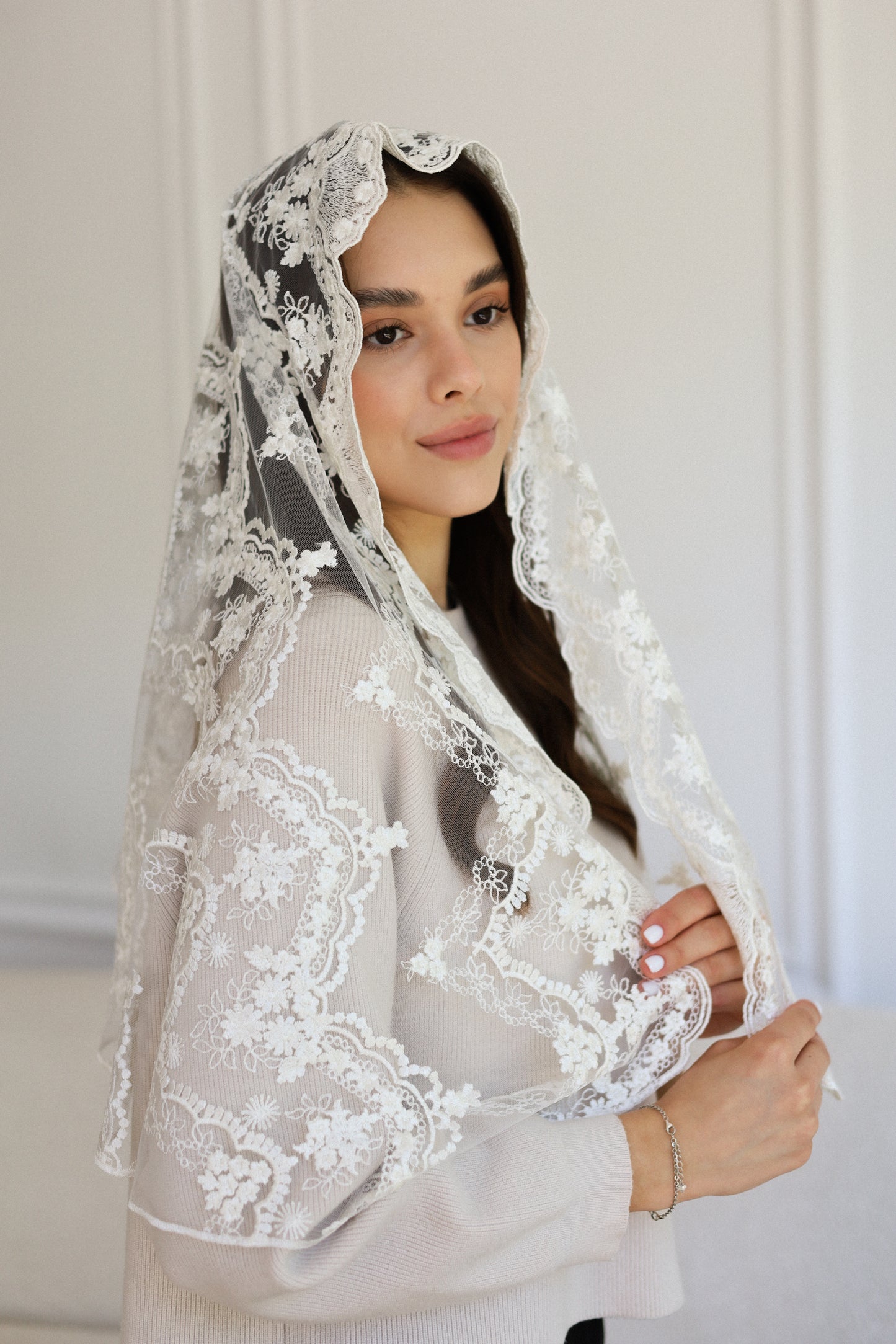 NEW IVORY MANTILLA