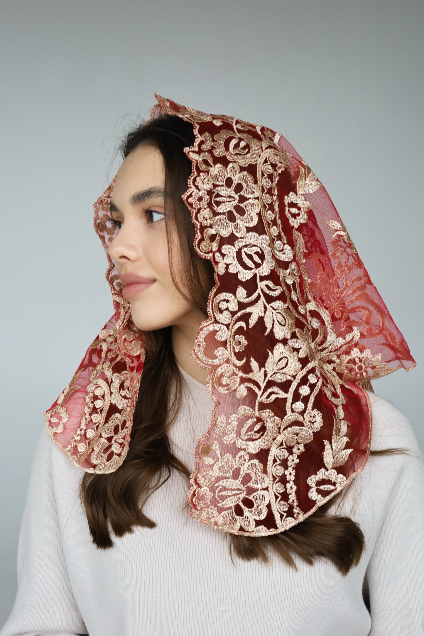 SHORT GOLD & RED VEIL