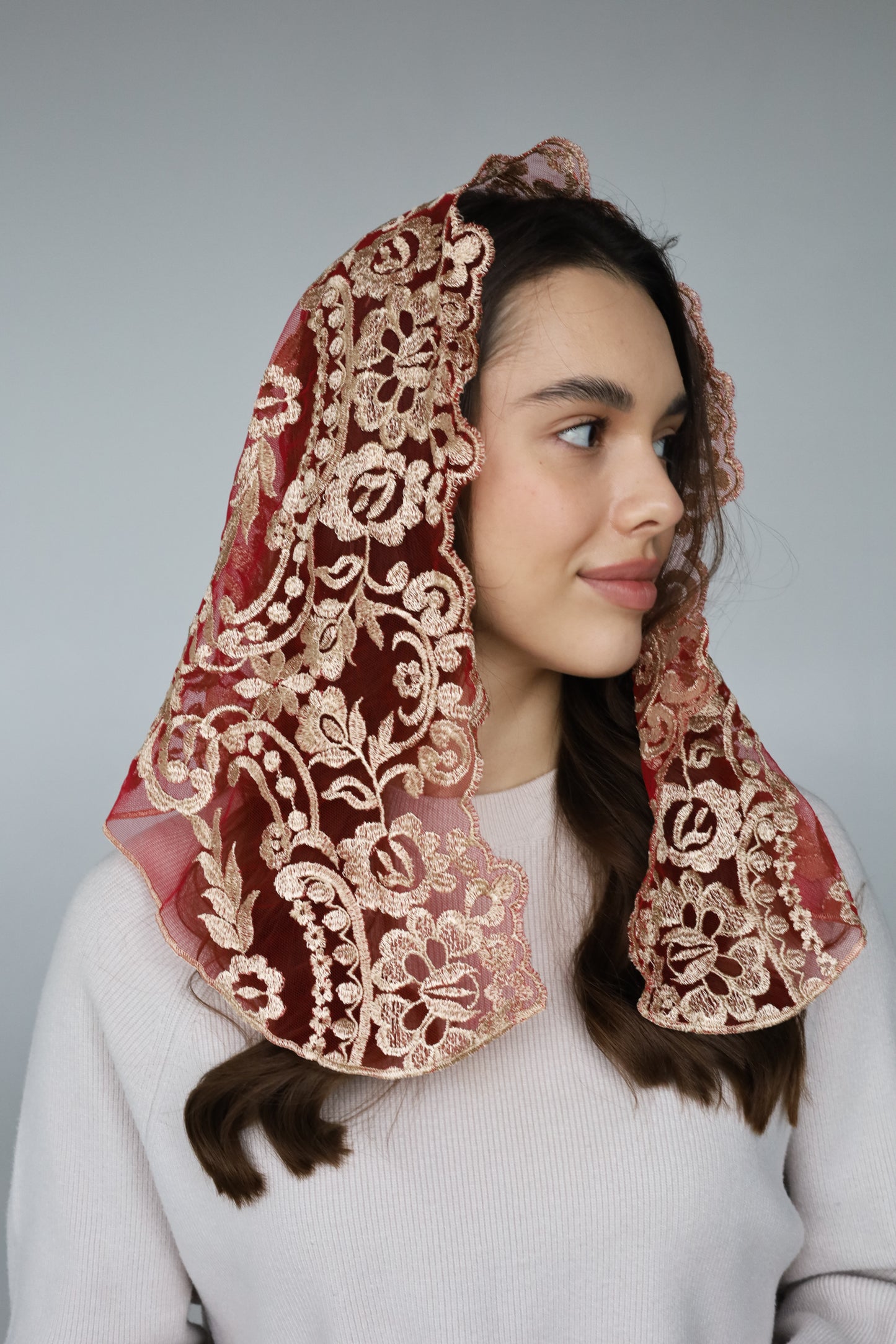 SHORT GOLD & RED VEIL
