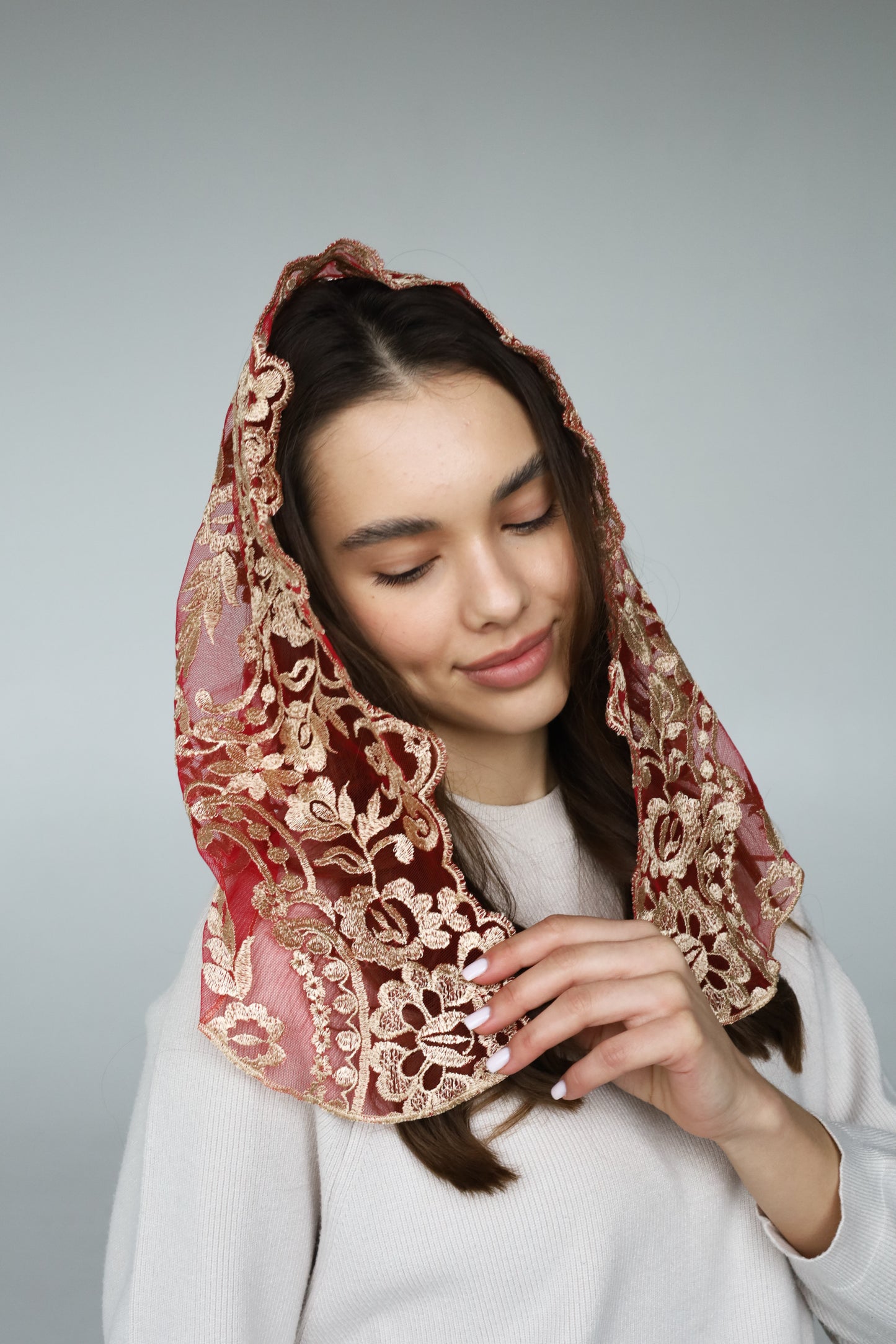 SHORT GOLD & RED VEIL
