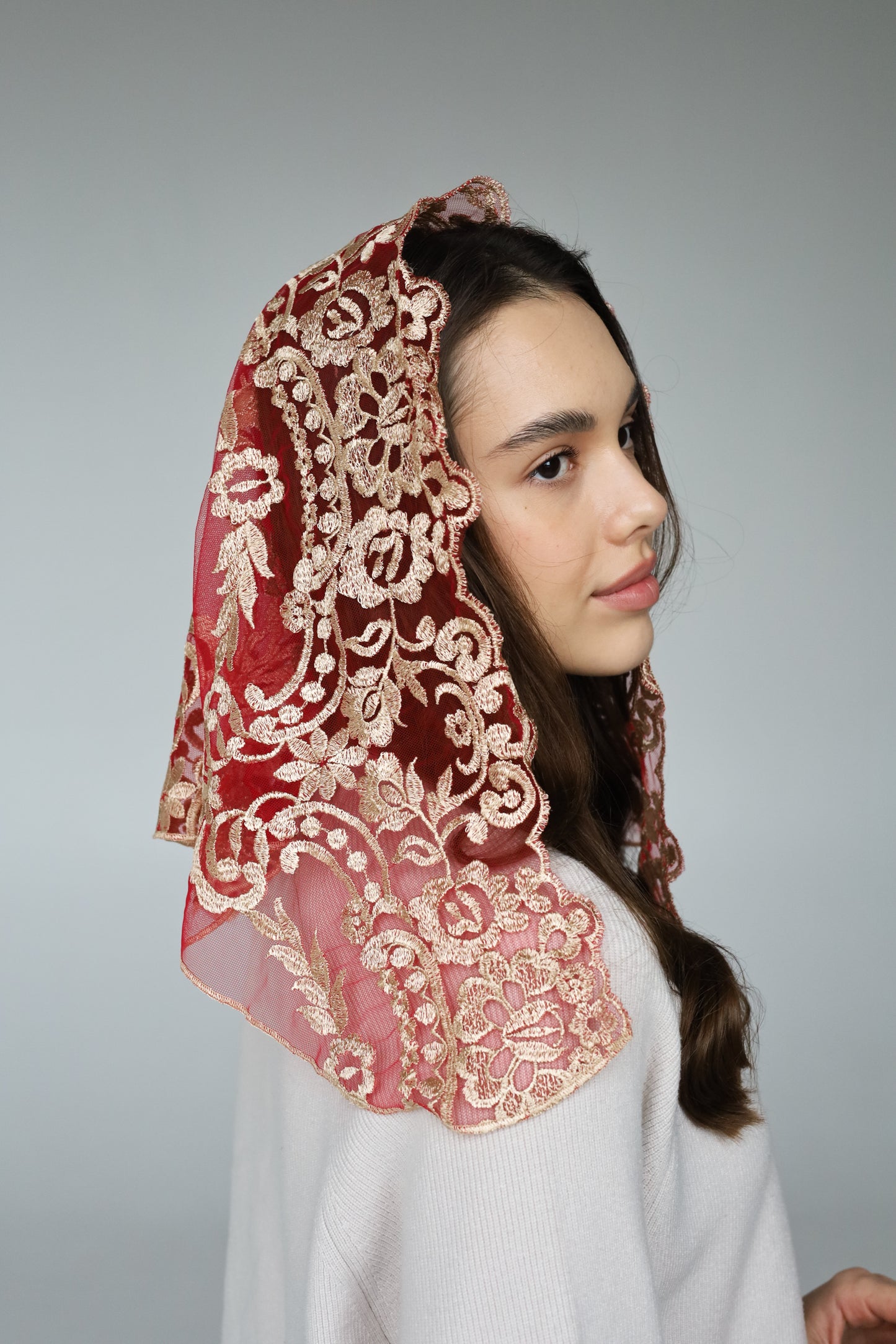 SHORT GOLD & RED VEIL