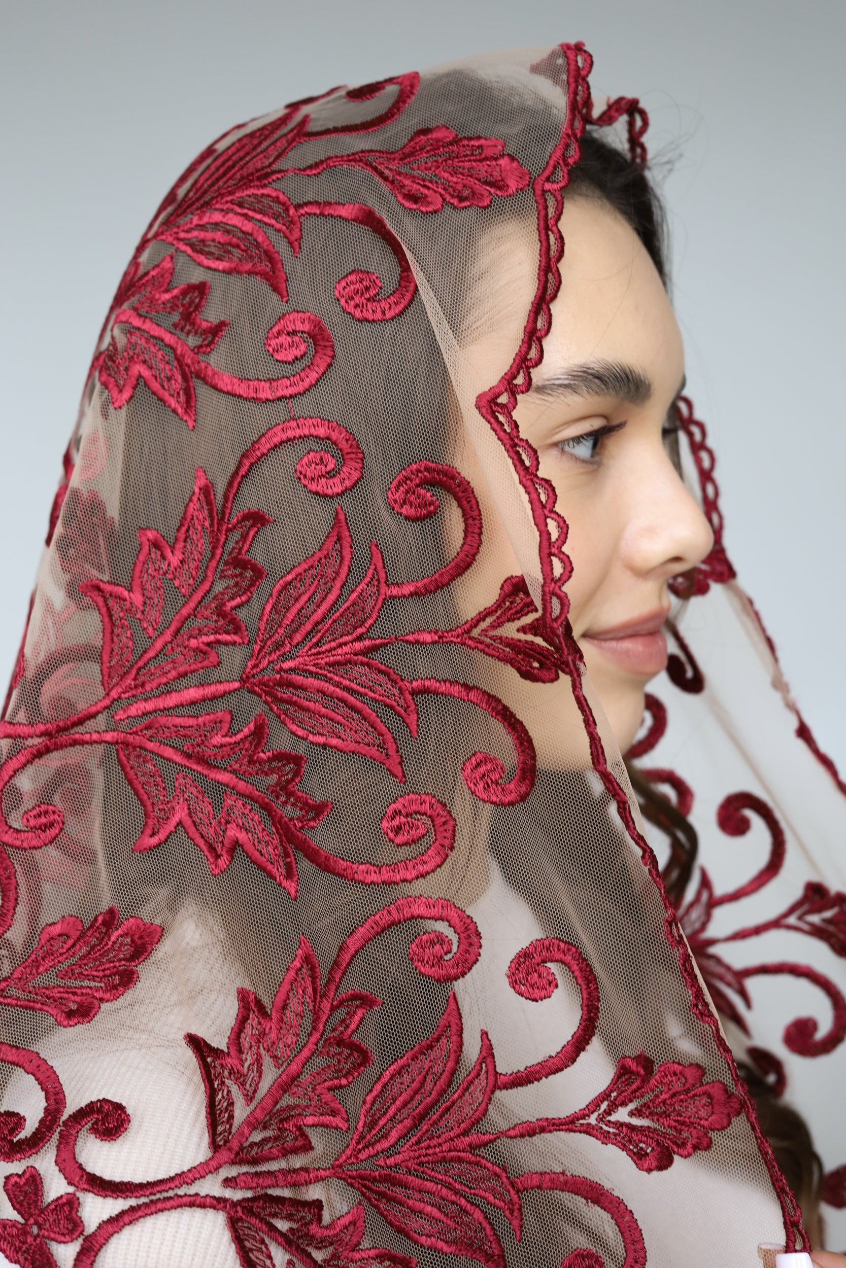 LONG TRIANGLE RED VEIL - MariaVeils