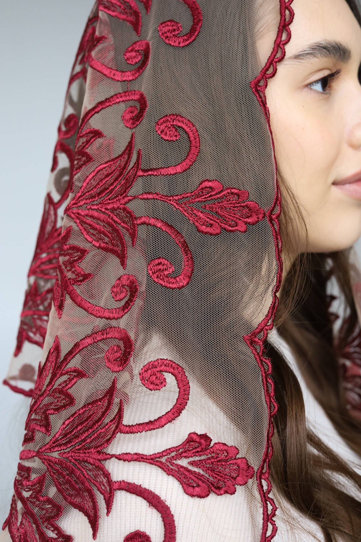 LONG TRIANGLE RED VEIL - MariaVeils