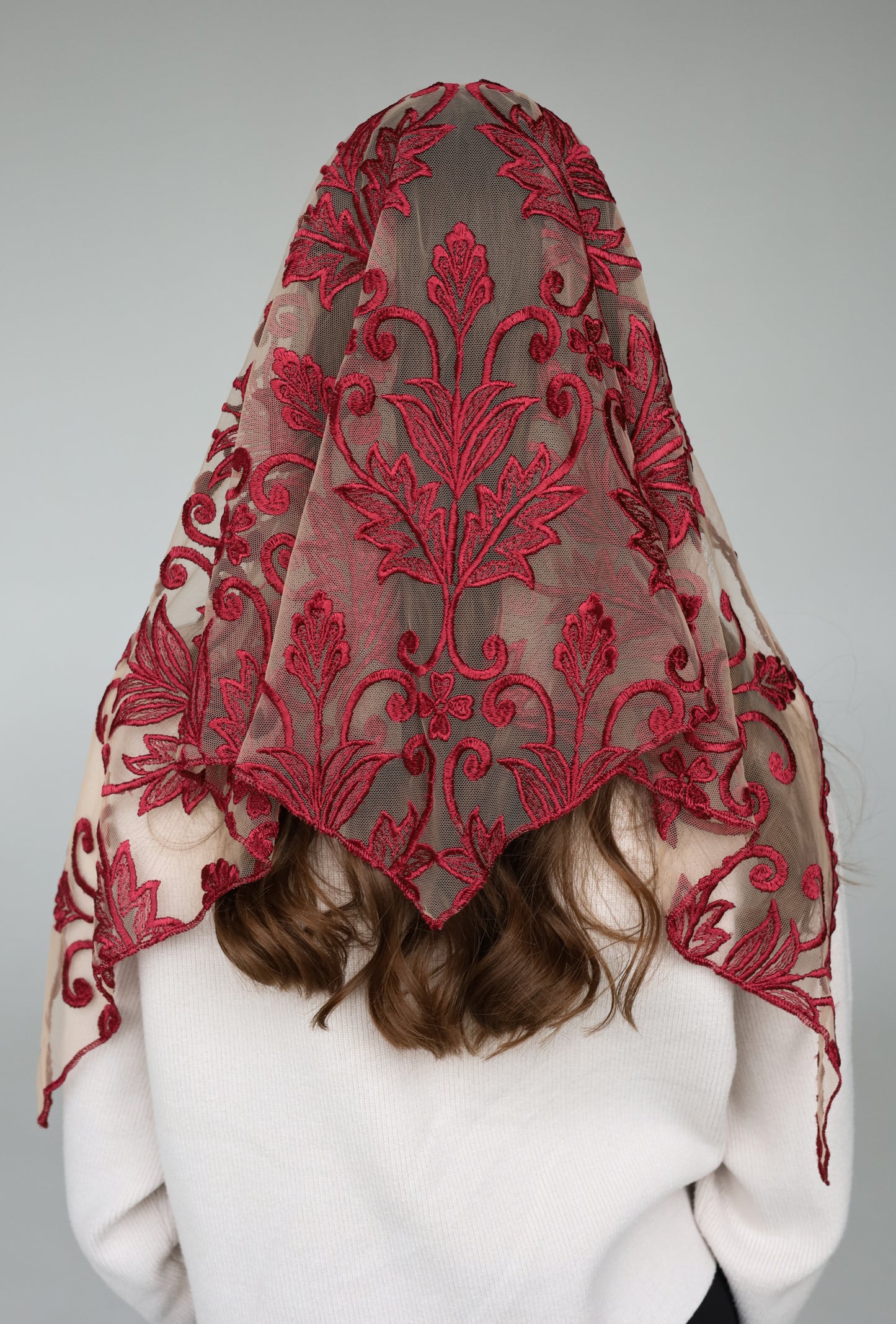 LONG TRIANGLE RED VEIL - MariaVeils