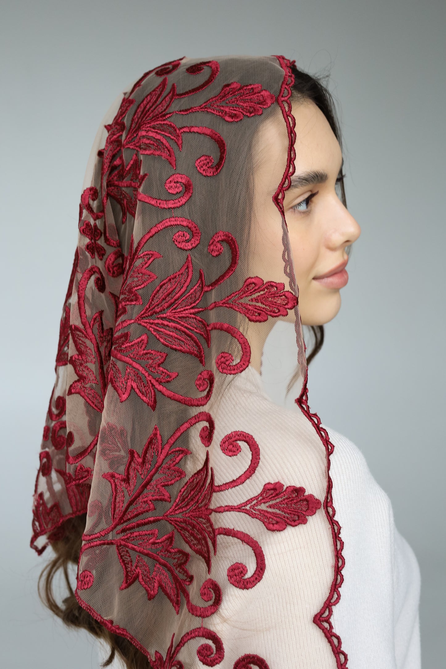 LONG TRIANGLE RED VEIL - MariaVeils