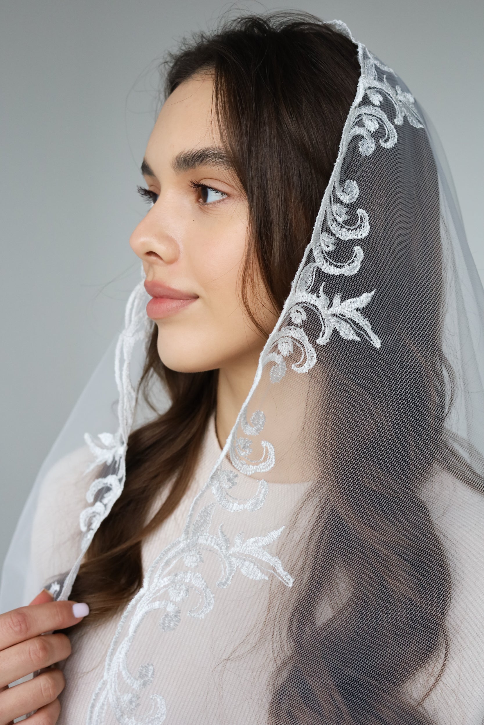 LONG IVORY MANTILLA WITH EMBROIDERY - MariaVeils