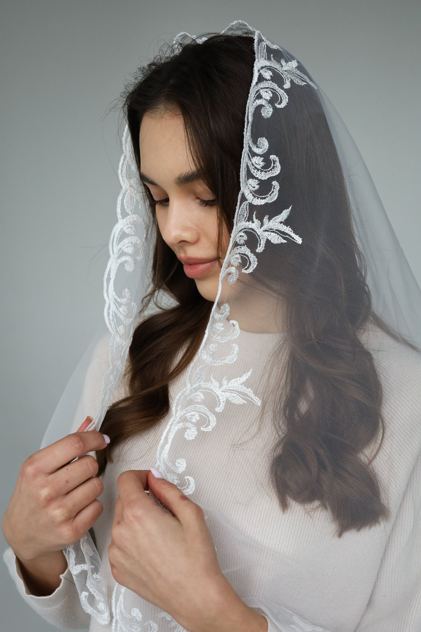 LONG IVORY MANTILLA WITH EMBROIDERY - MariaVeils