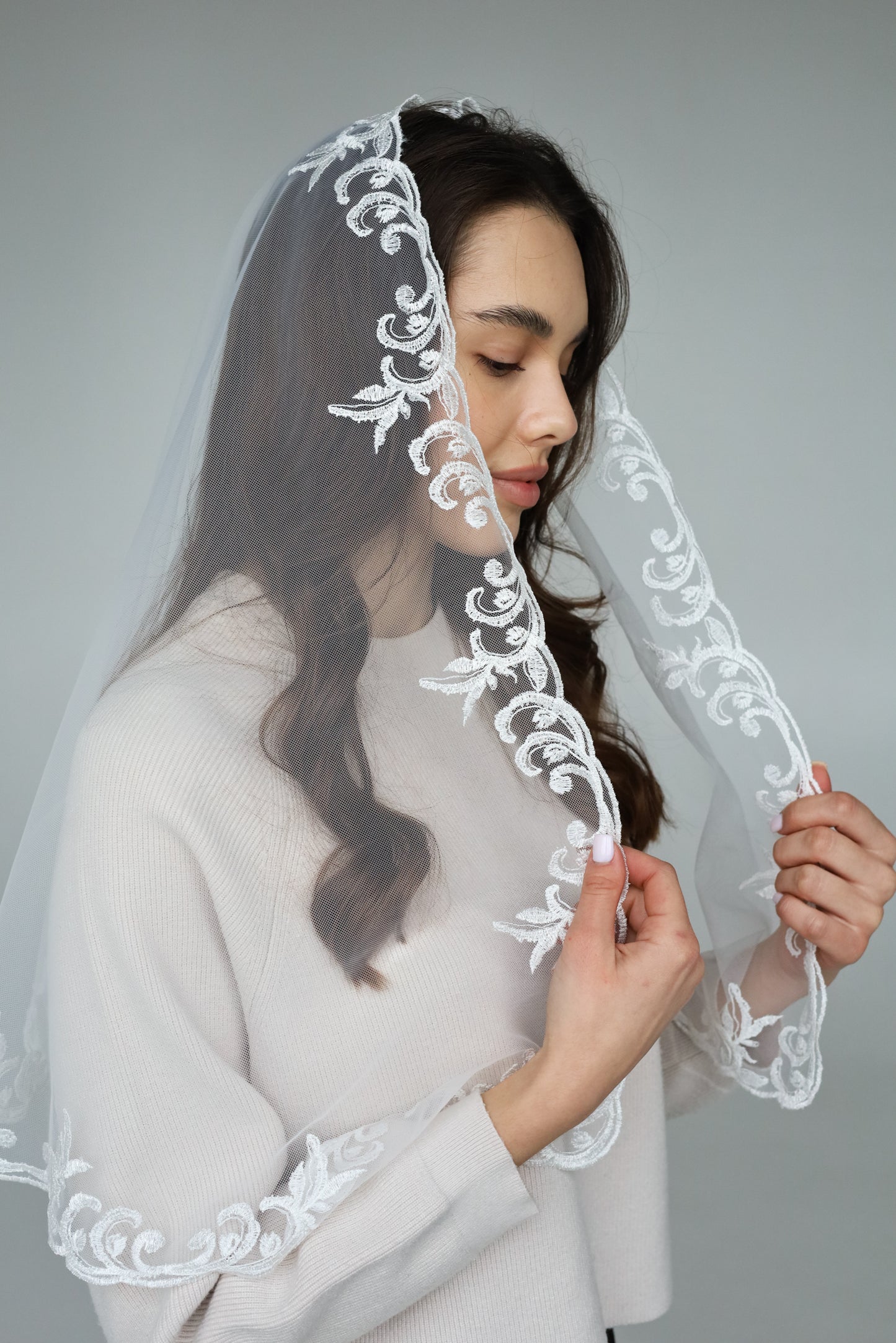 LONG IVORY MANTILLA WITH EMBROIDERY - MariaVeils