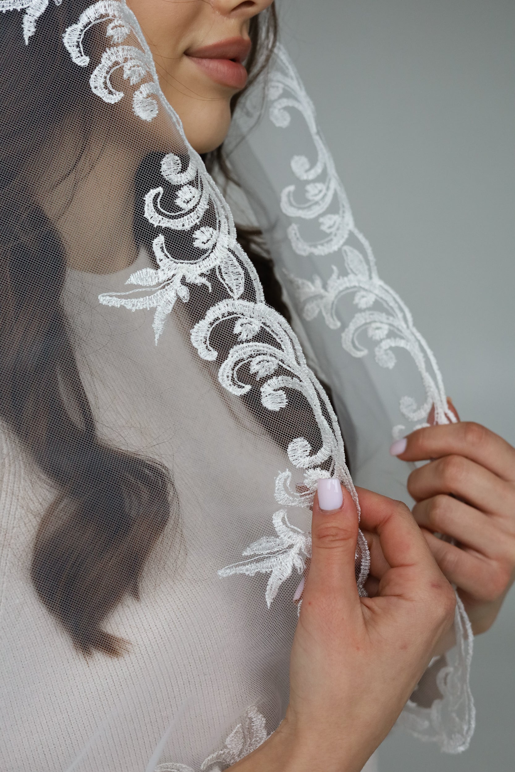 LONG IVORY MANTILLA WITH EMBROIDERY - MariaVeils