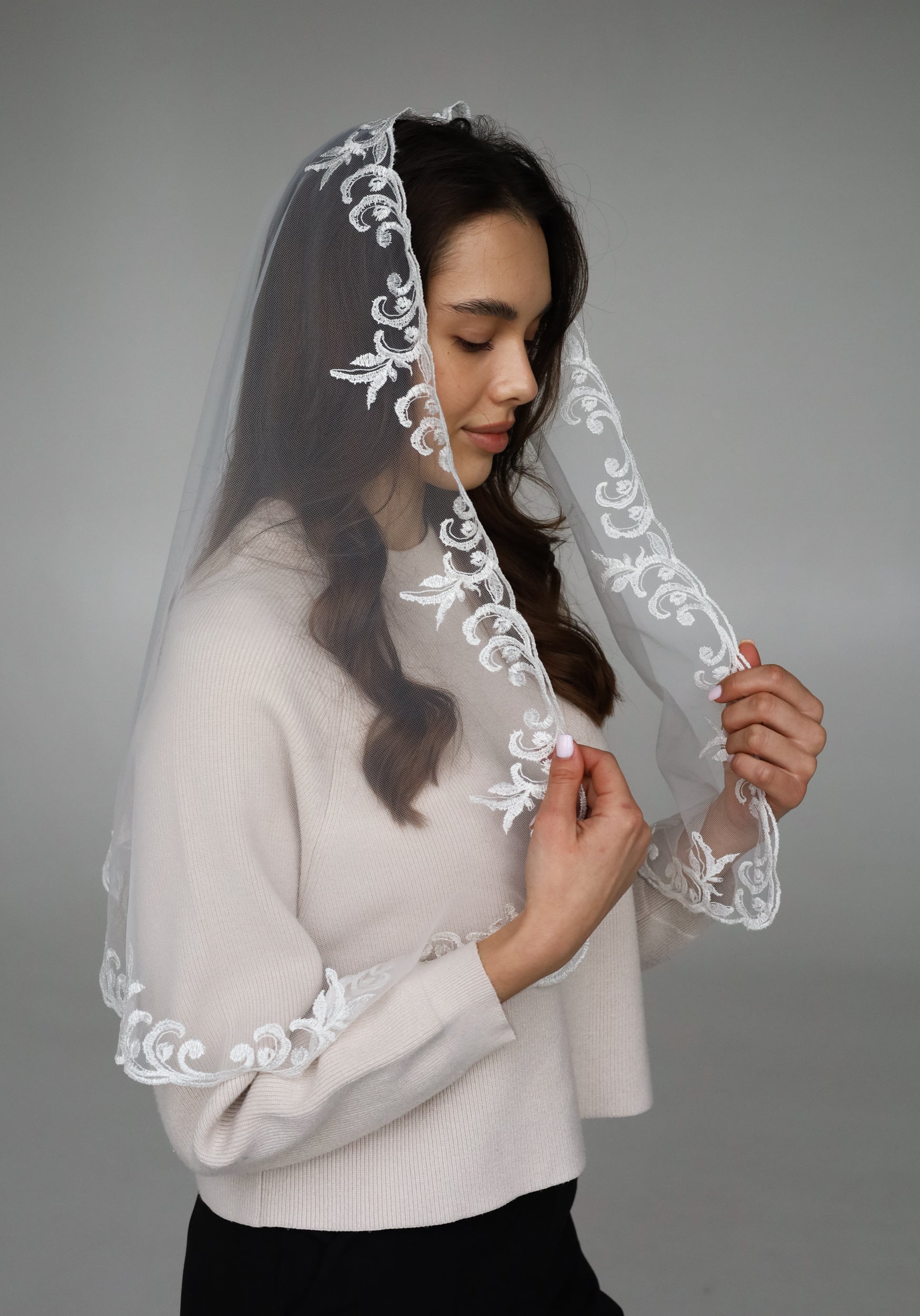 LONG IVORY MANTILLA WITH EMBROIDERY - MariaVeils