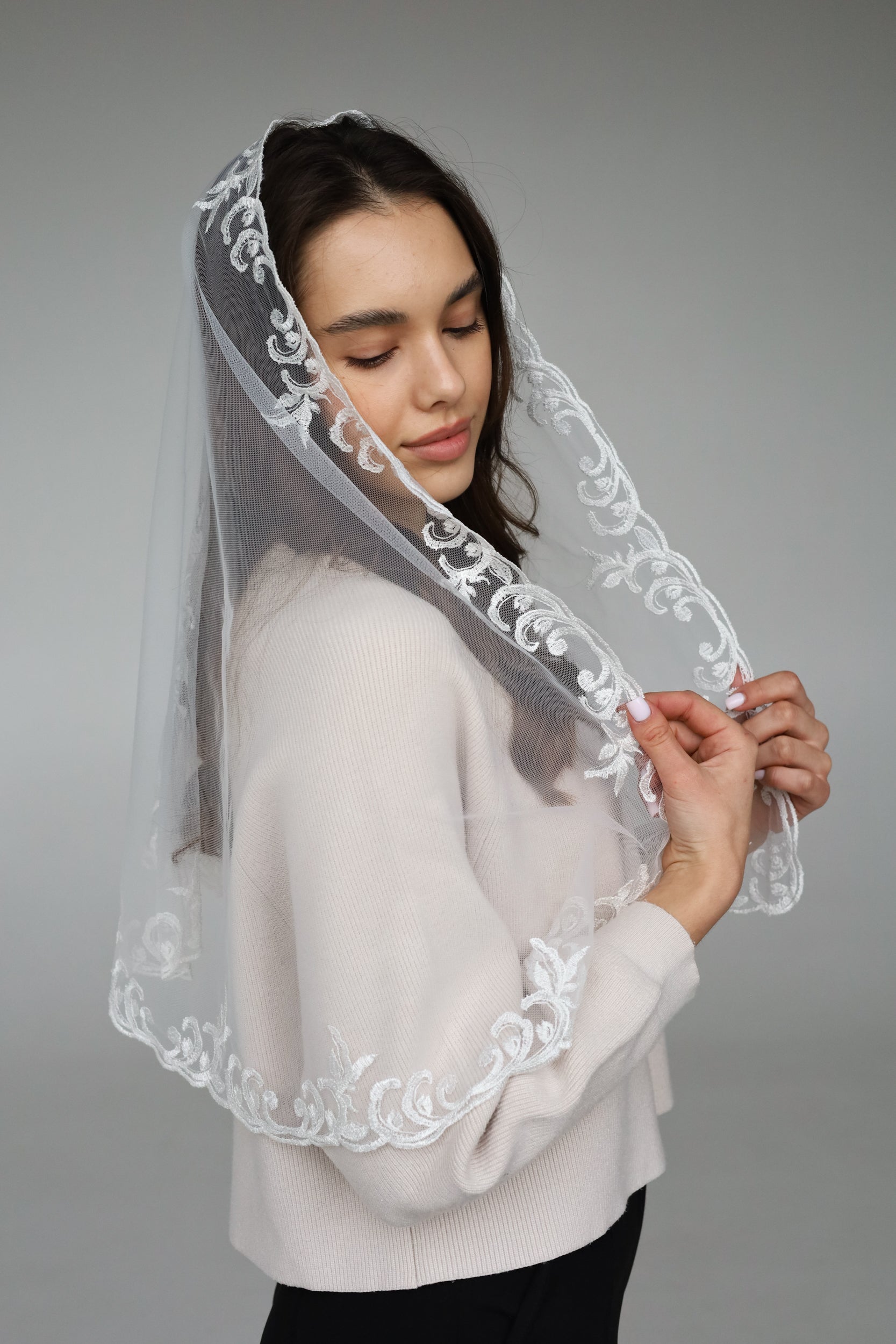 LONG IVORY MANTILLA WITH EMBROIDERY - MariaVeils