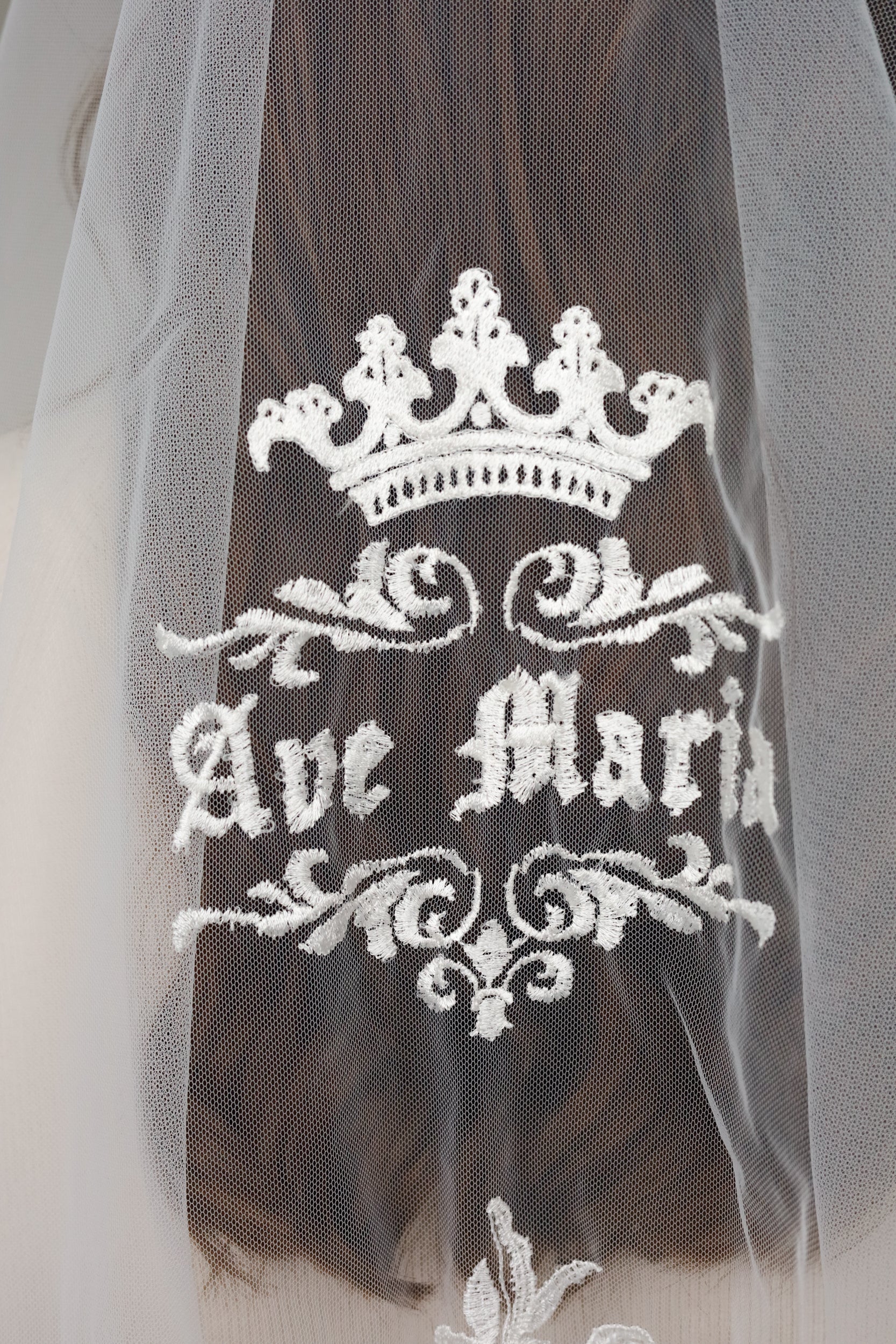 LONG IVORY MANTILLA WITH EMBROIDERY - MariaVeils