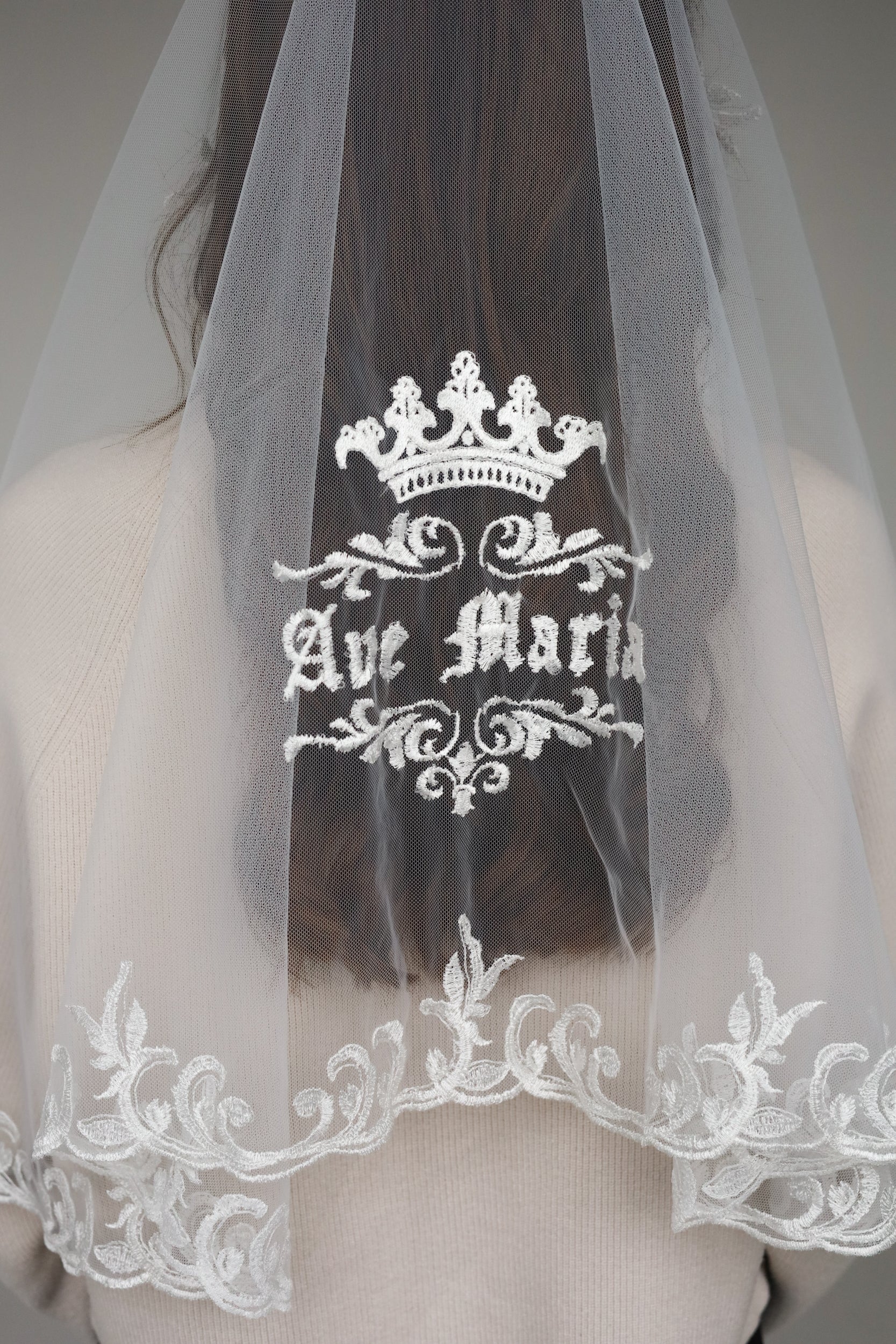 LONG IVORY MANTILLA WITH EMBROIDERY - MariaVeils