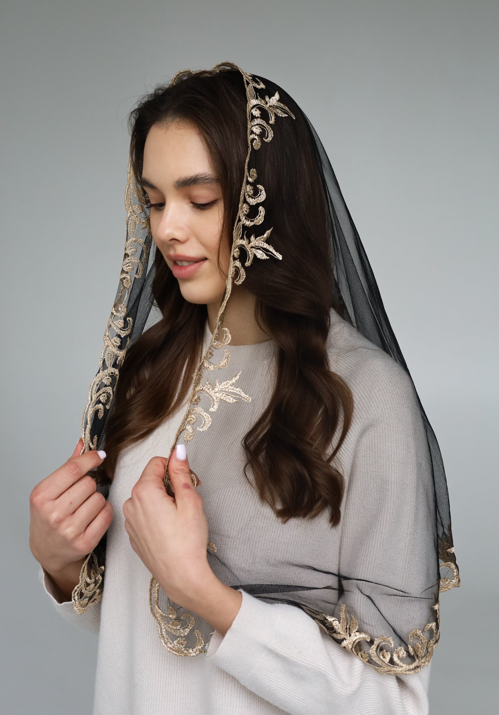 LONG VEIL WITH JESUS EMBERIDERY - MariaVeils