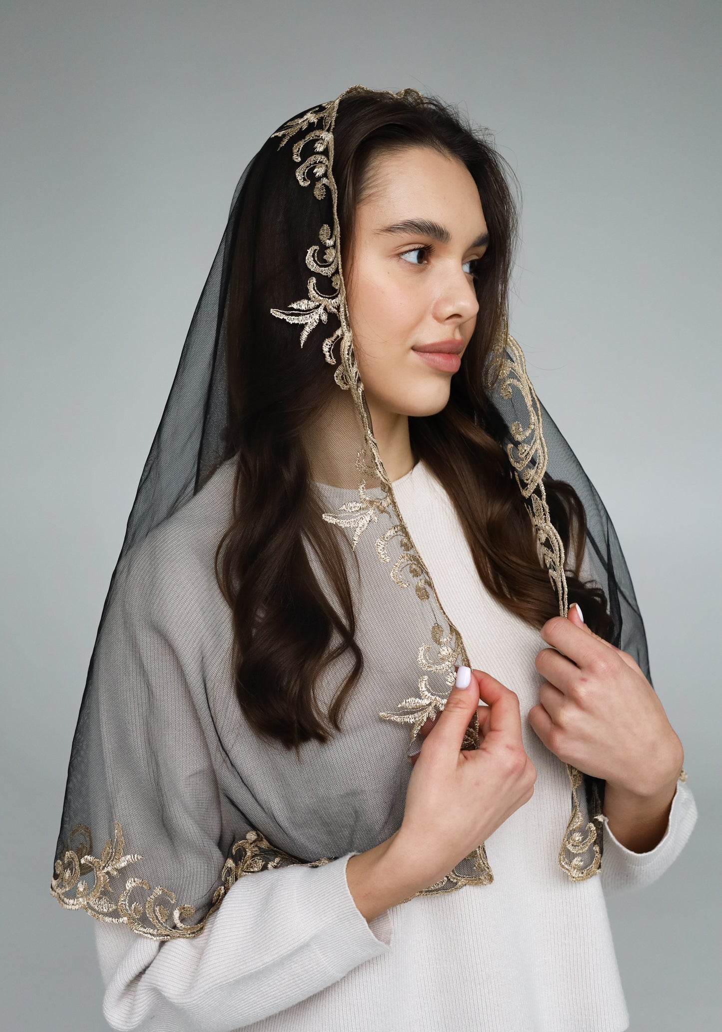 LONG VEIL WITH JESUS EMBERIDERY - MariaVeils