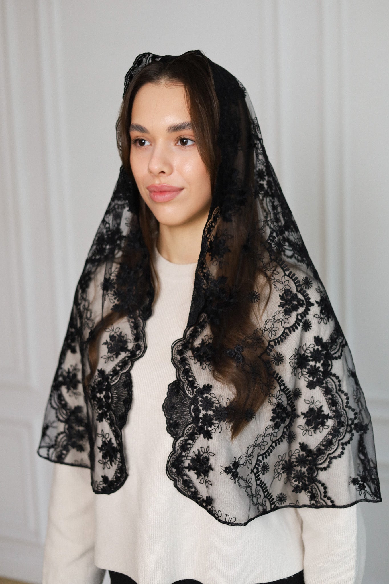 NEW BLACK MANTILLA